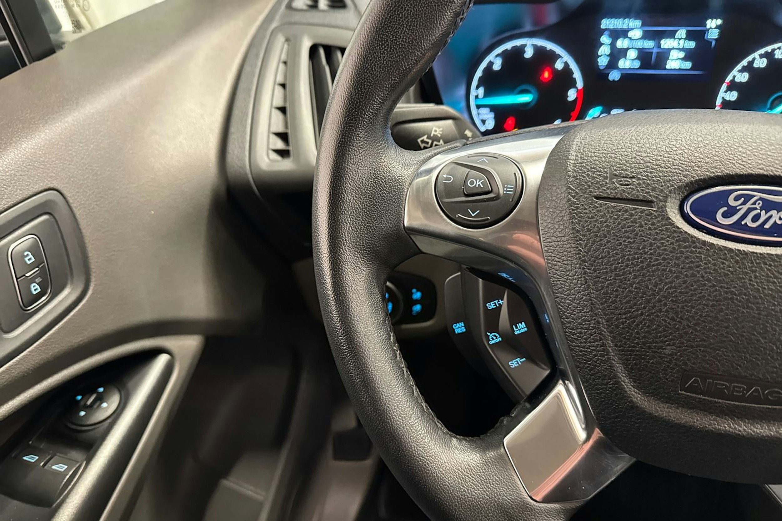 sininen Ford Transit Connect 2020 kuva 11.