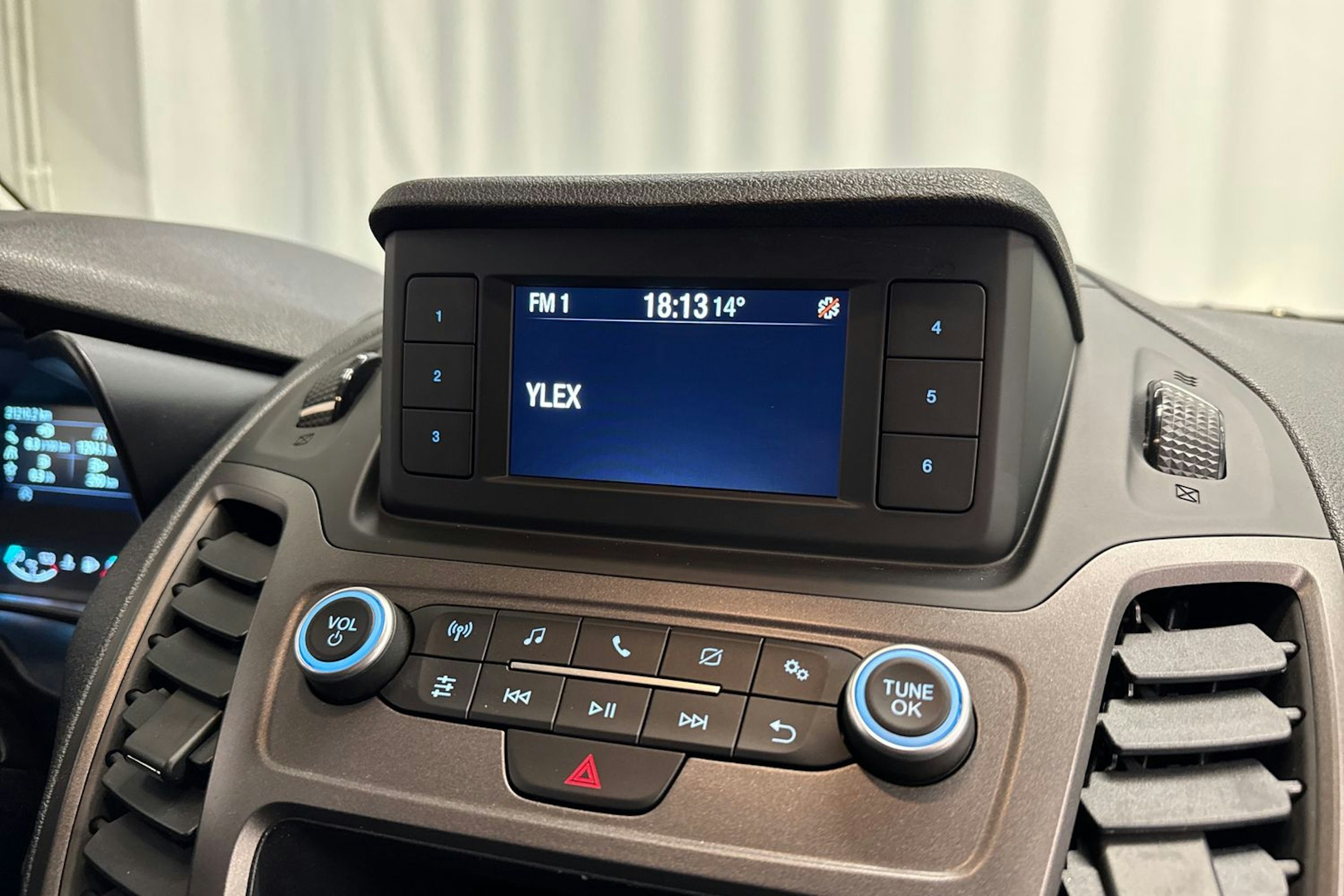 sininen Ford Transit Connect 2020 kuva 13.