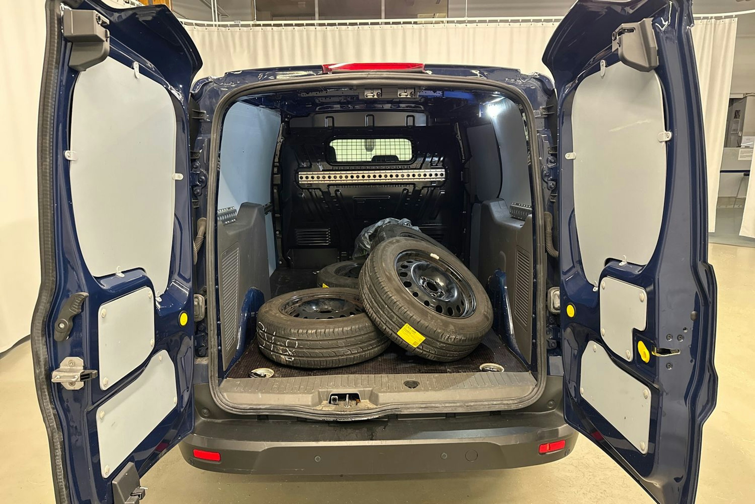 sininen Ford Transit Connect 2020 kuva 19.