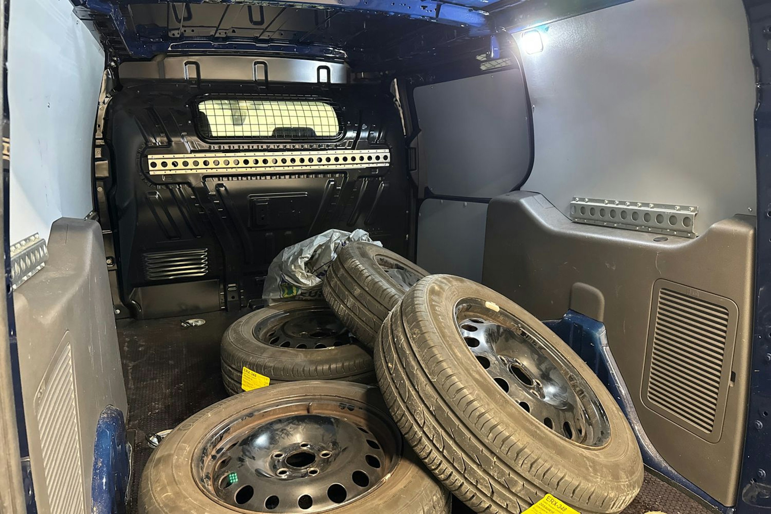 sininen Ford Transit Connect 2020 kuva 20.