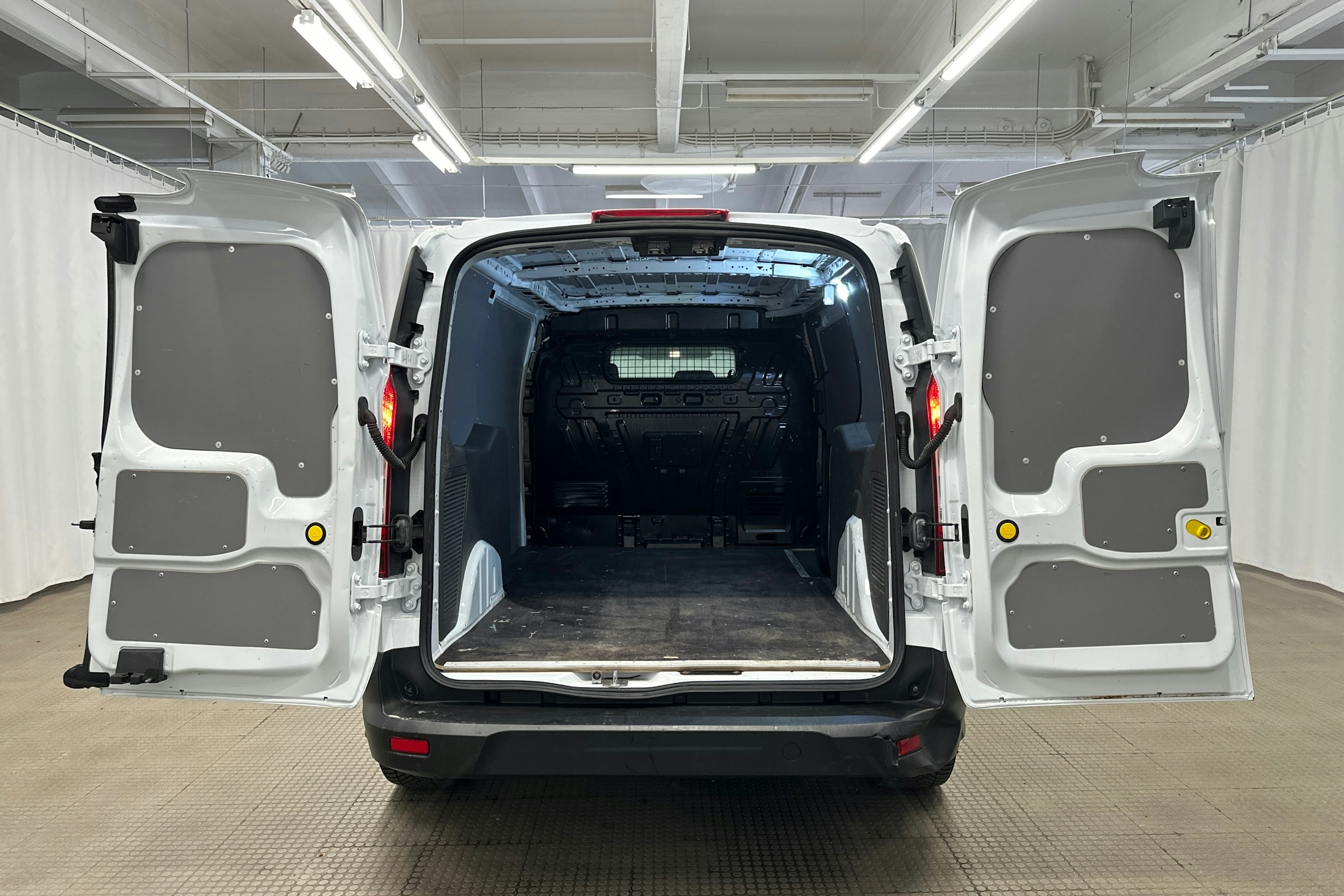 valkoinen Ford Transit Connect 2020 kuva 9.