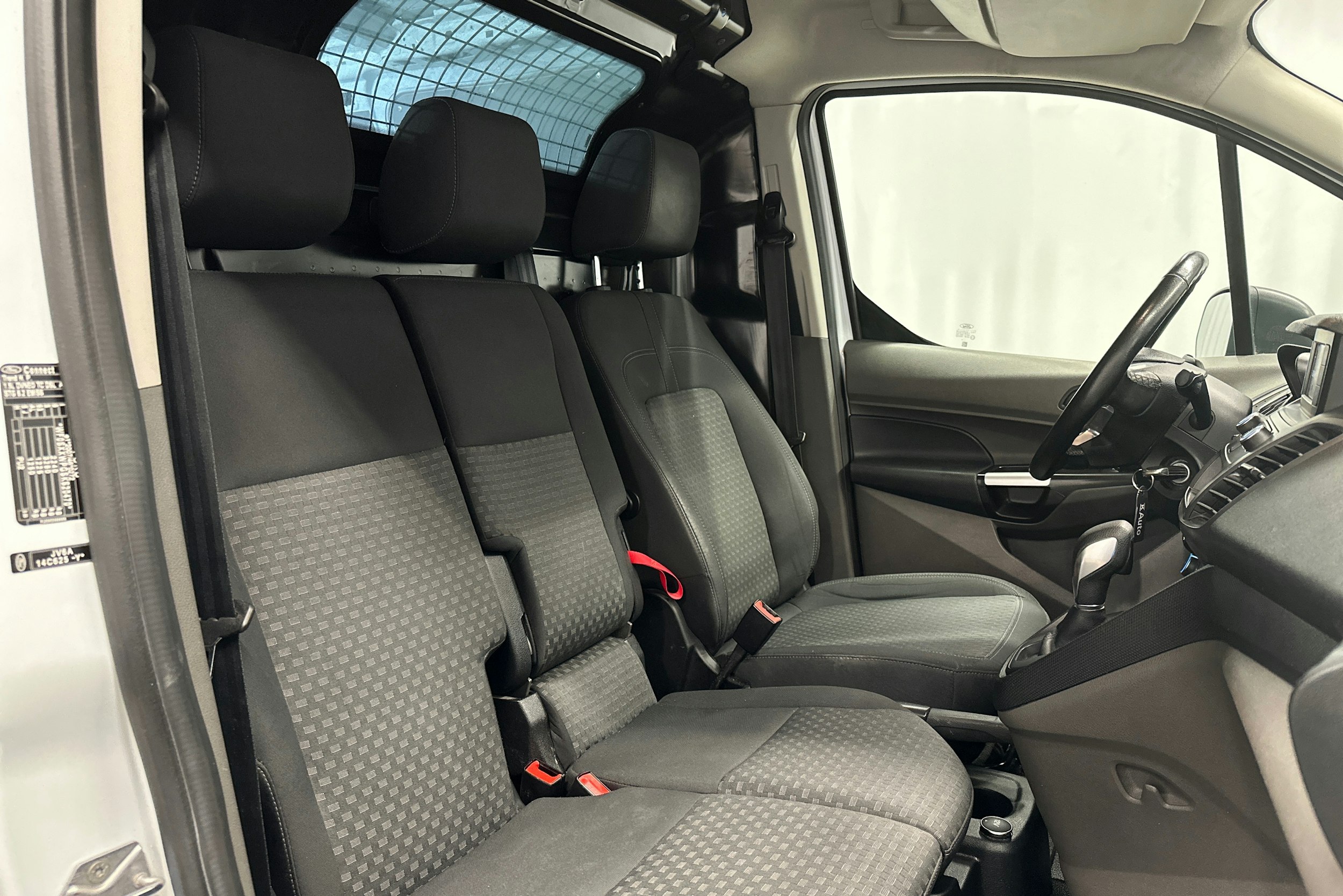 valkoinen Ford Transit Connect 2020 kuva 12.