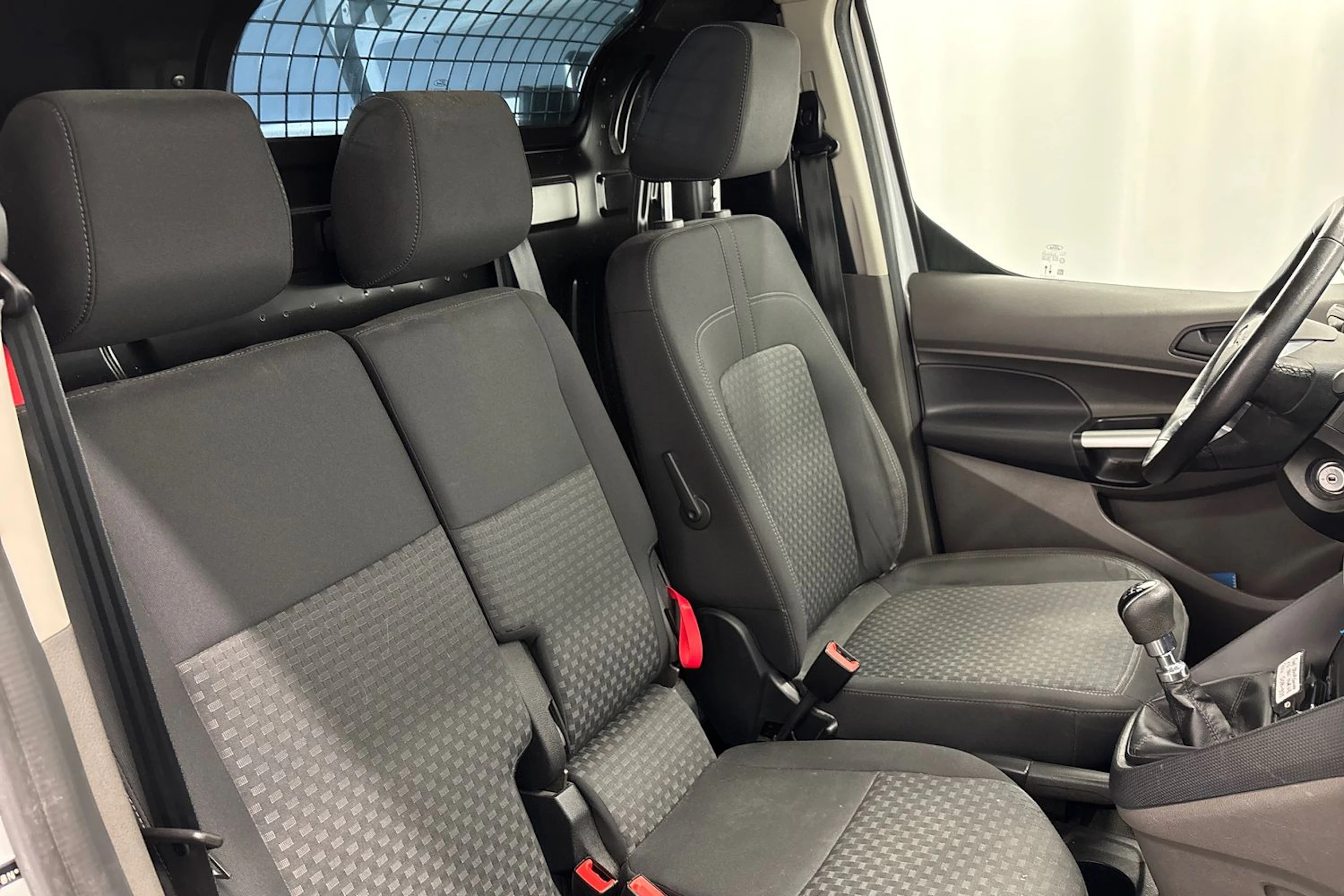 valkoinen Ford Transit Connect 2020 kuva 21.