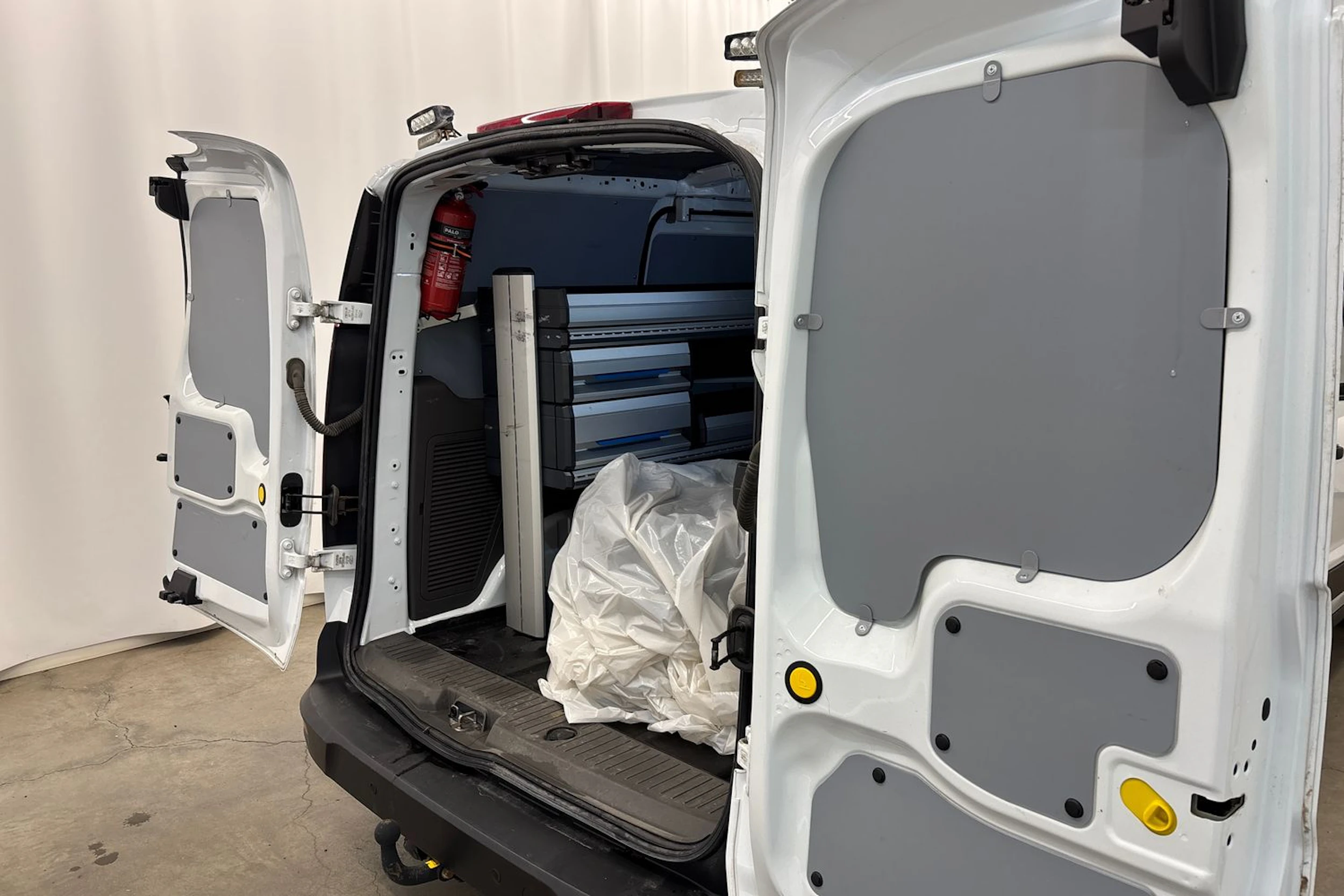 valkoinen Ford Transit Connect 2020 kuva 27.