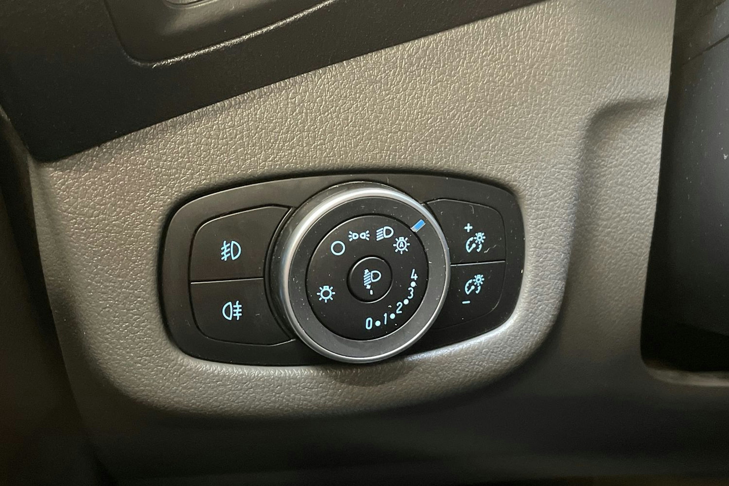 valkoinen Ford Transit Connect 2020 kuva 17.
