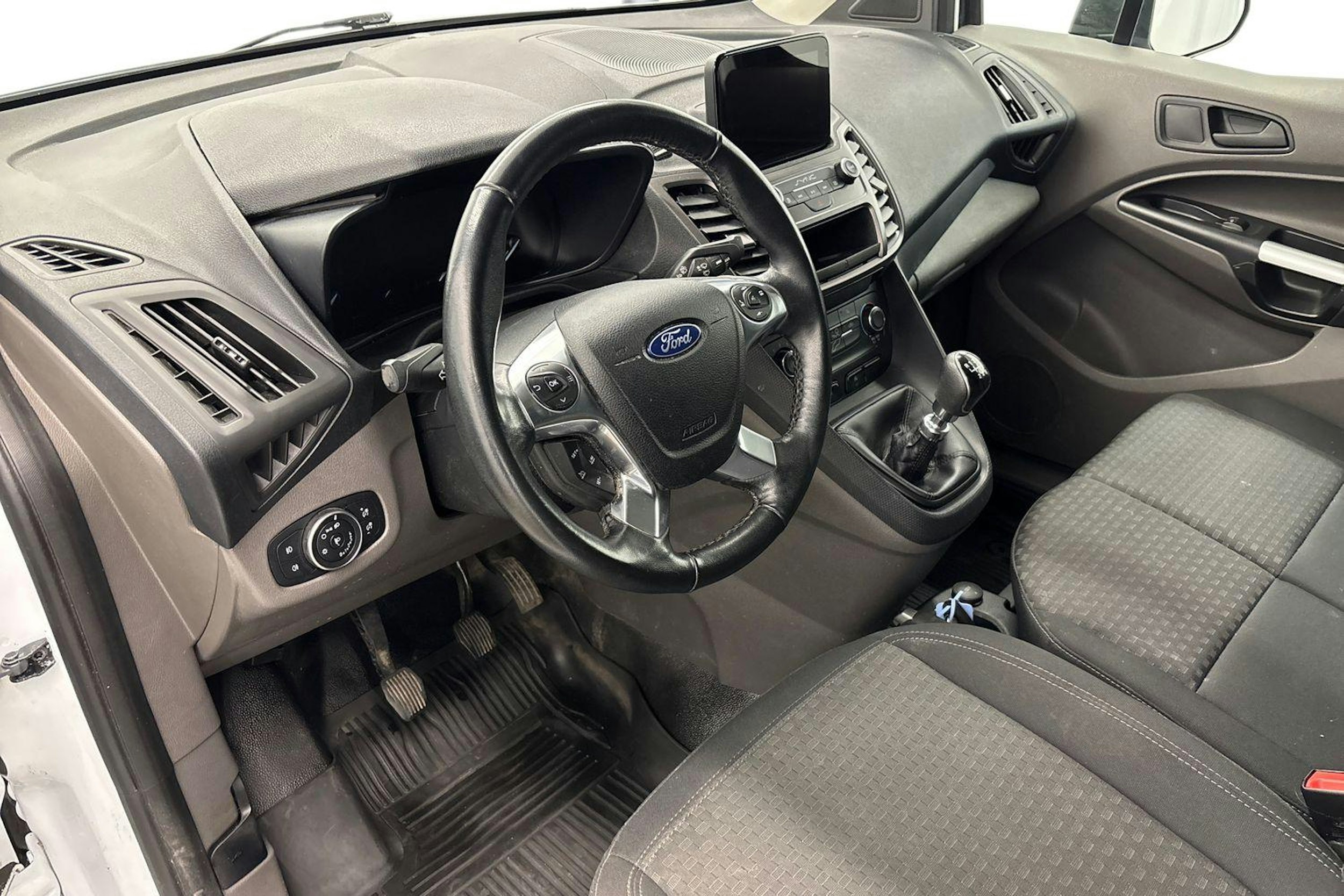 Valkoinen Ford Transit Connect 2020 kuva 8.