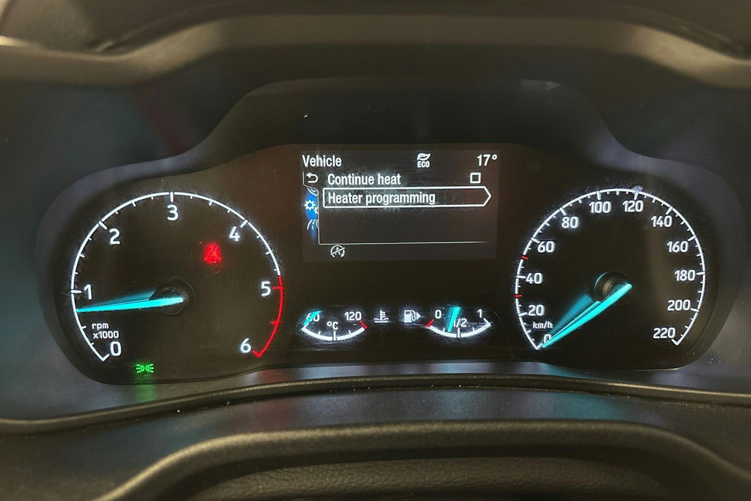 Valkoinen Ford Transit Connect 2020 kuva 19.