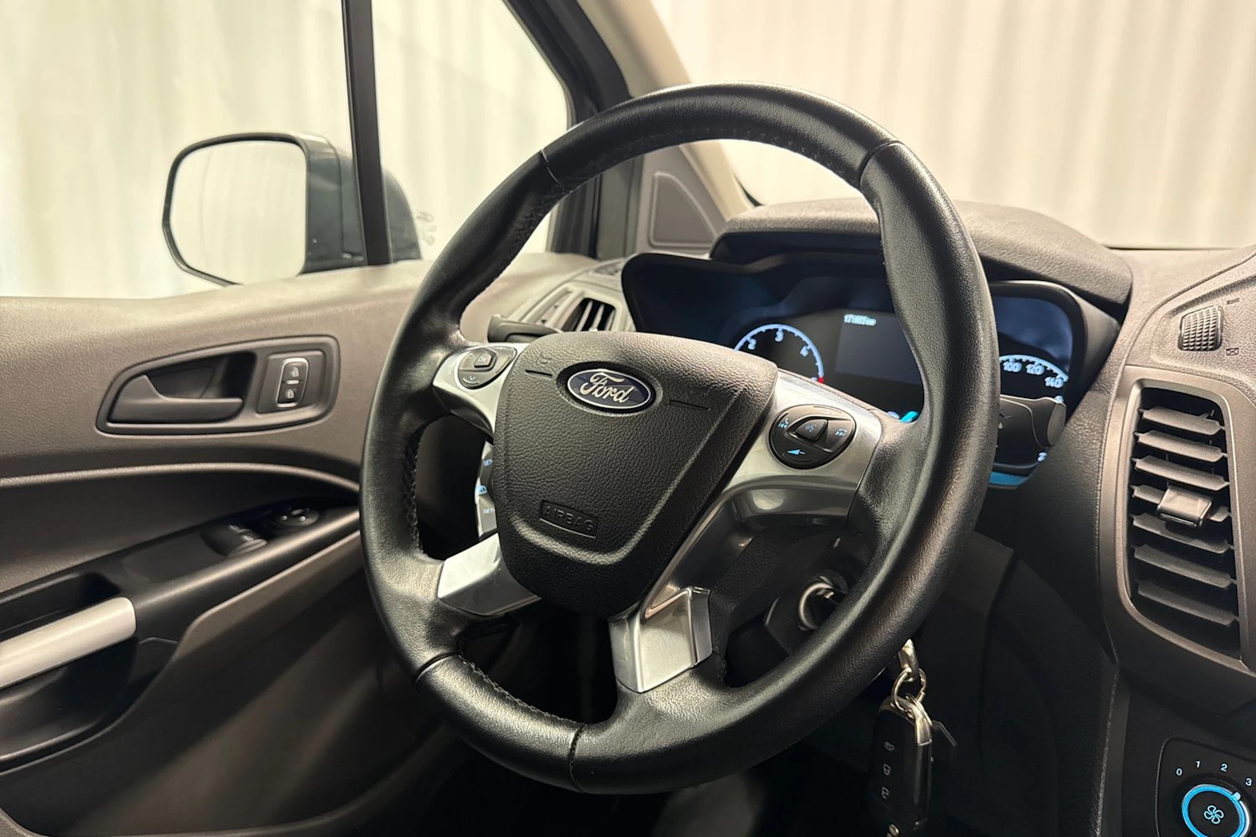 musta Ford Transit Connect 2021 kuva 13.