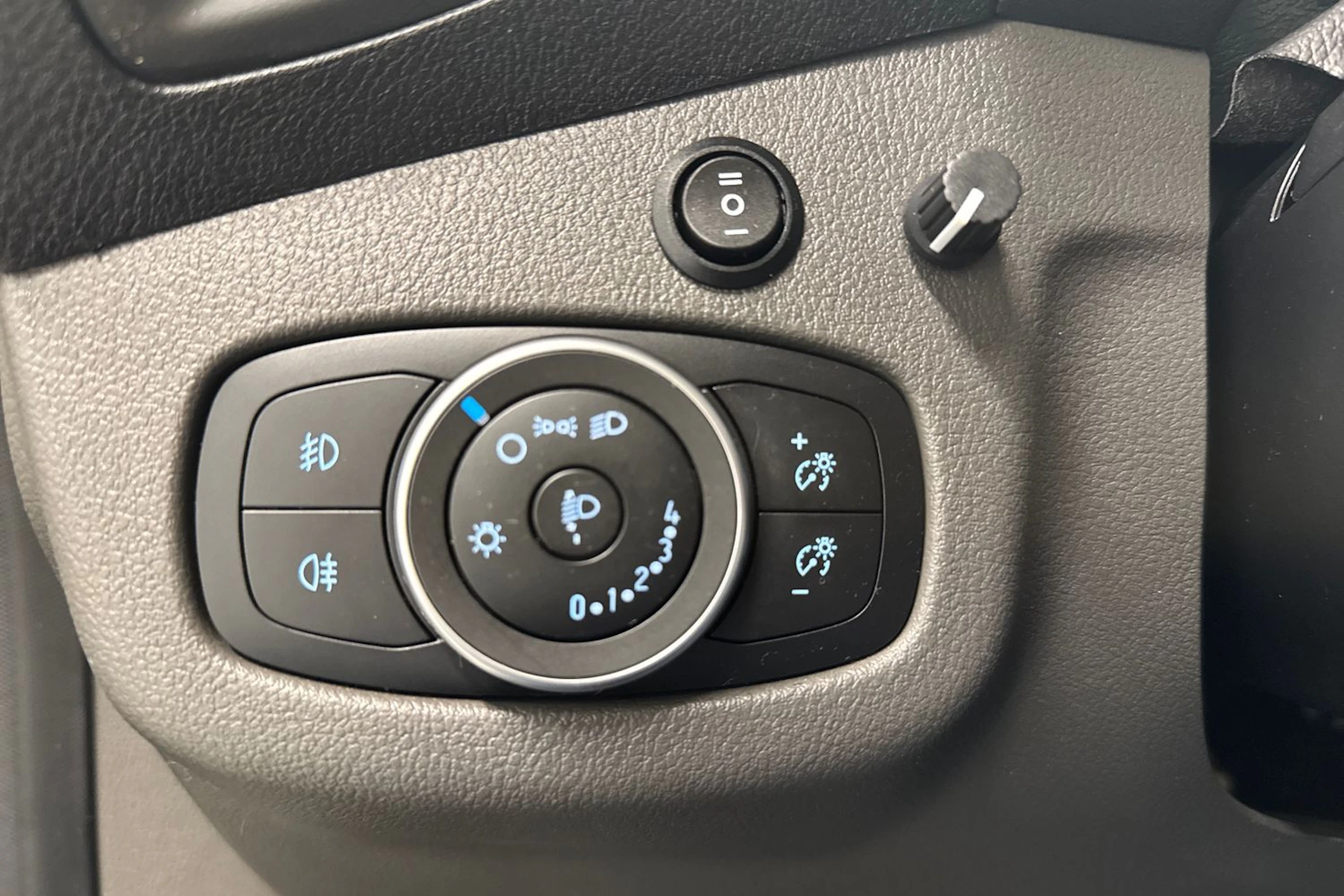 musta Ford Transit Connect 2021 kuva 18.