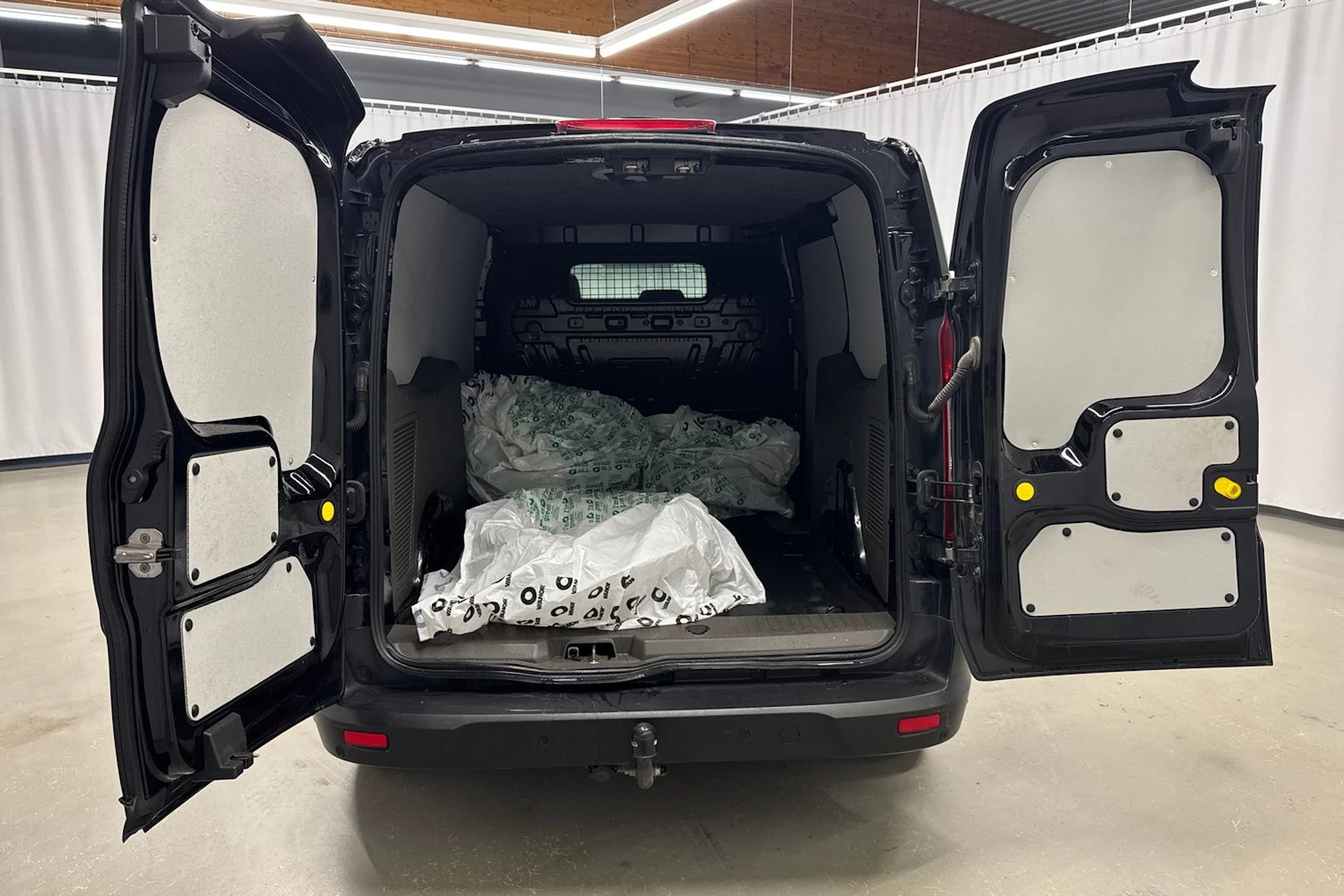 musta Ford Transit Connect 2021 kuva 33.