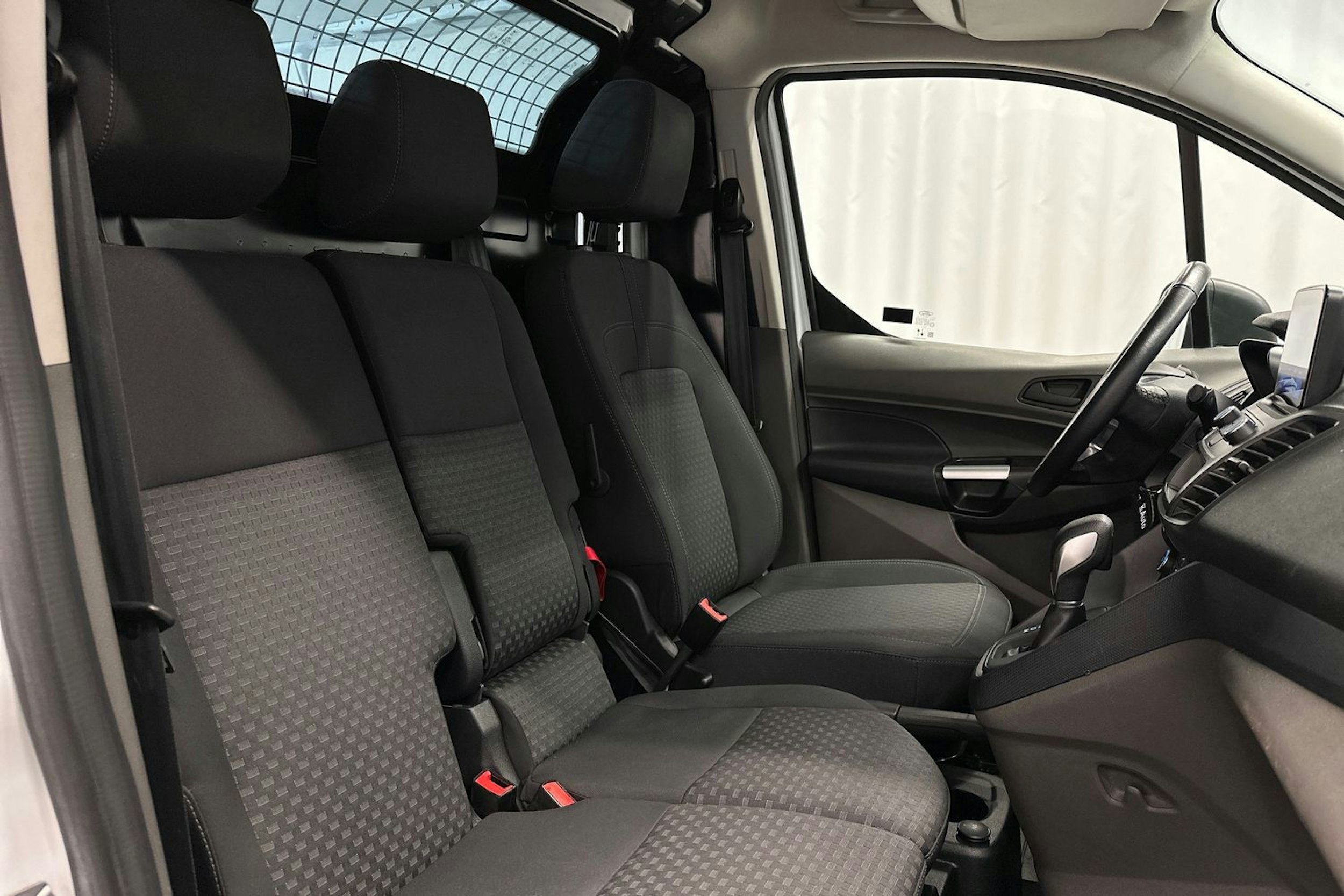 valkoinen Ford Transit Connect 2021 kuva 11.