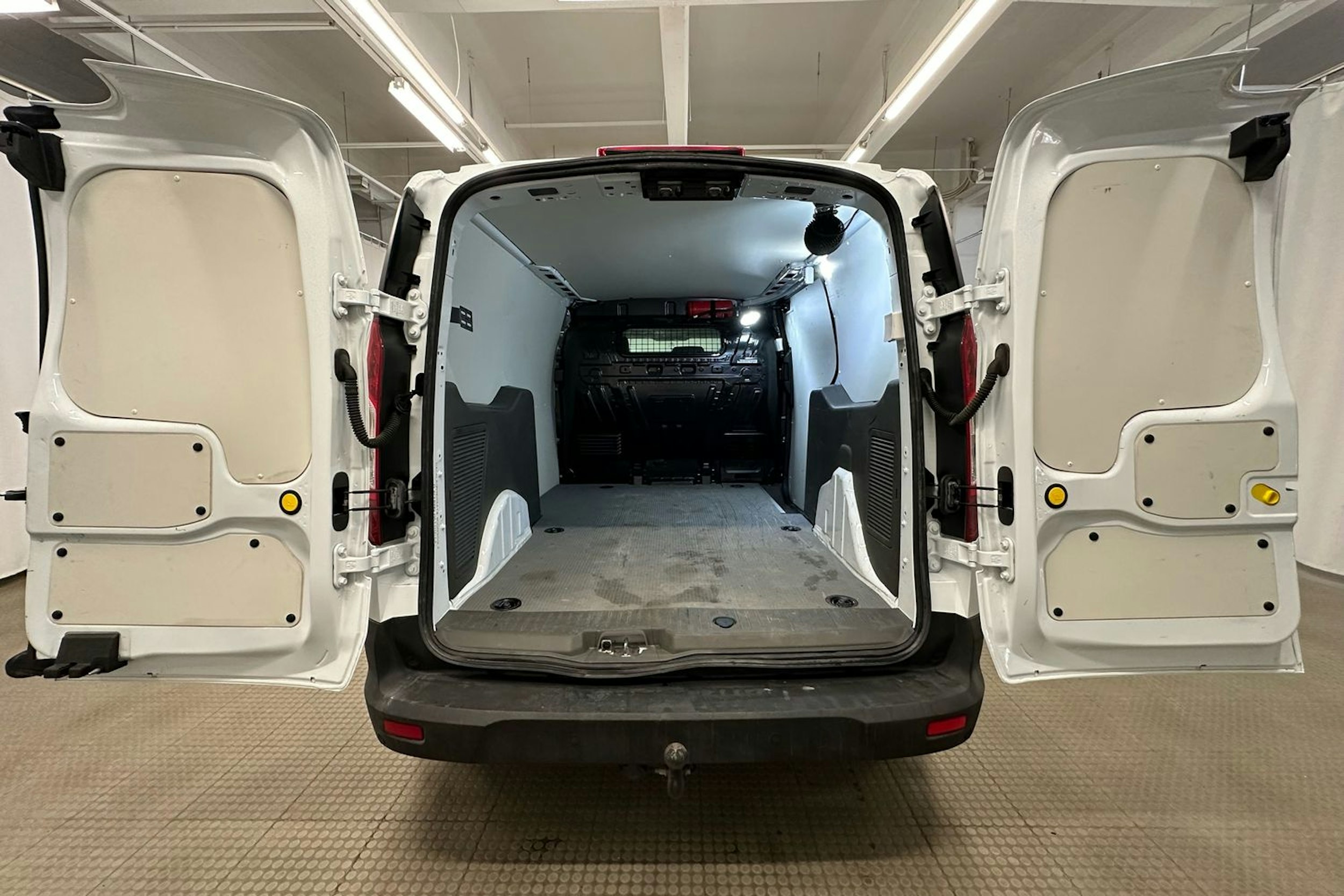 valkoinen Ford Transit Connect 2021 kuva 21.