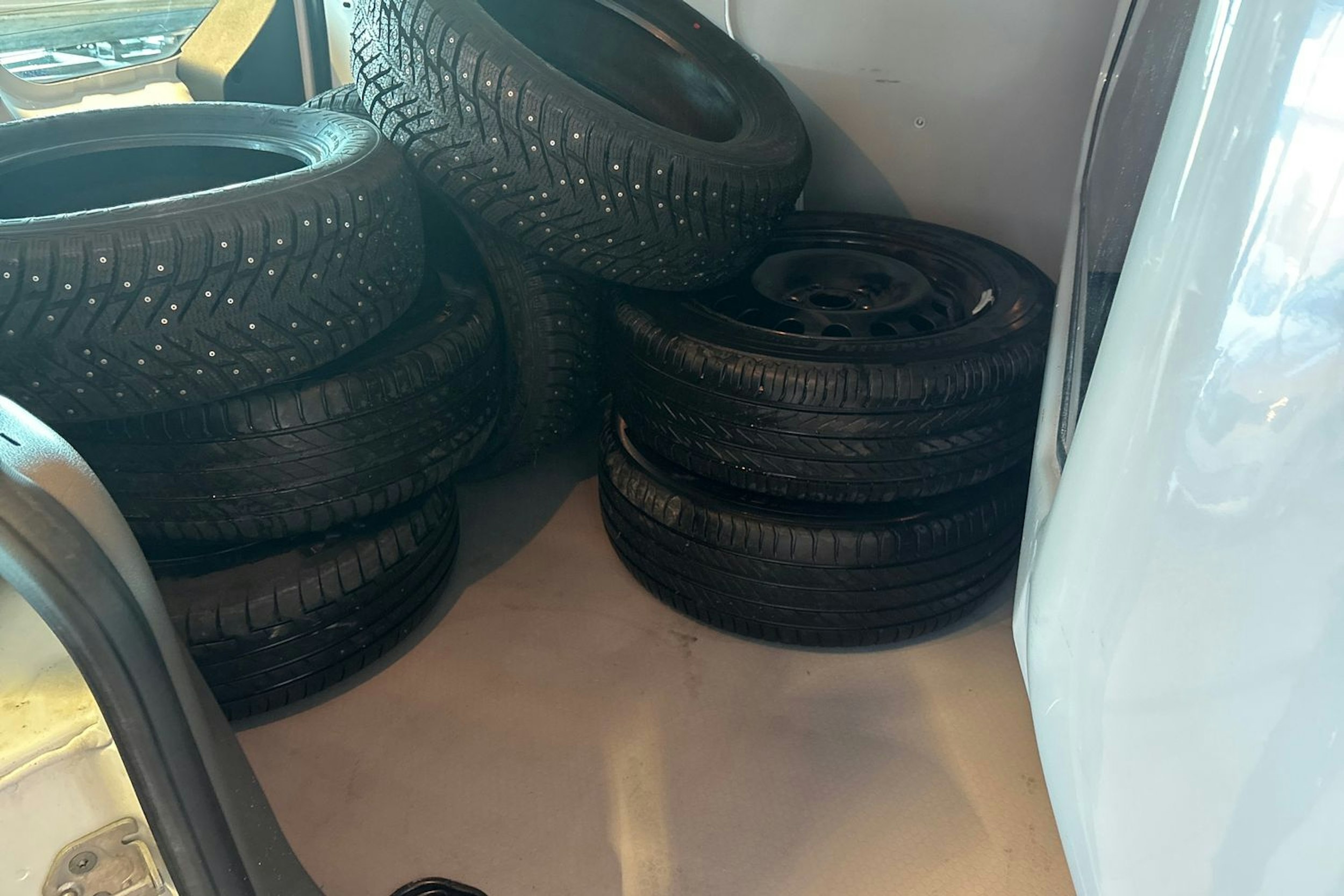 valkoinen Ford Transit Connect 2021 kuva 13.