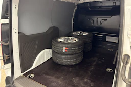 valkoinen Ford Transit Connect 2022 kuva 11.