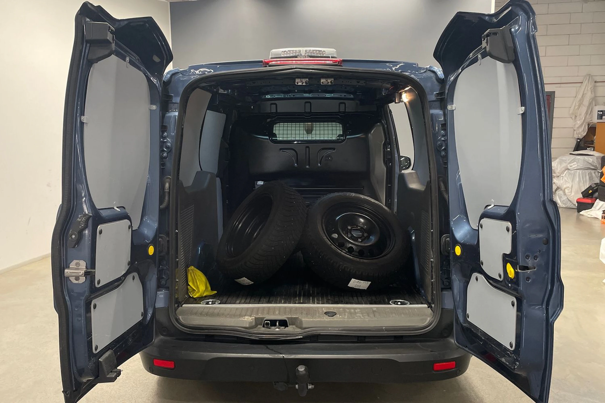 sininen Ford Transit Connect 2022 kuva 25.