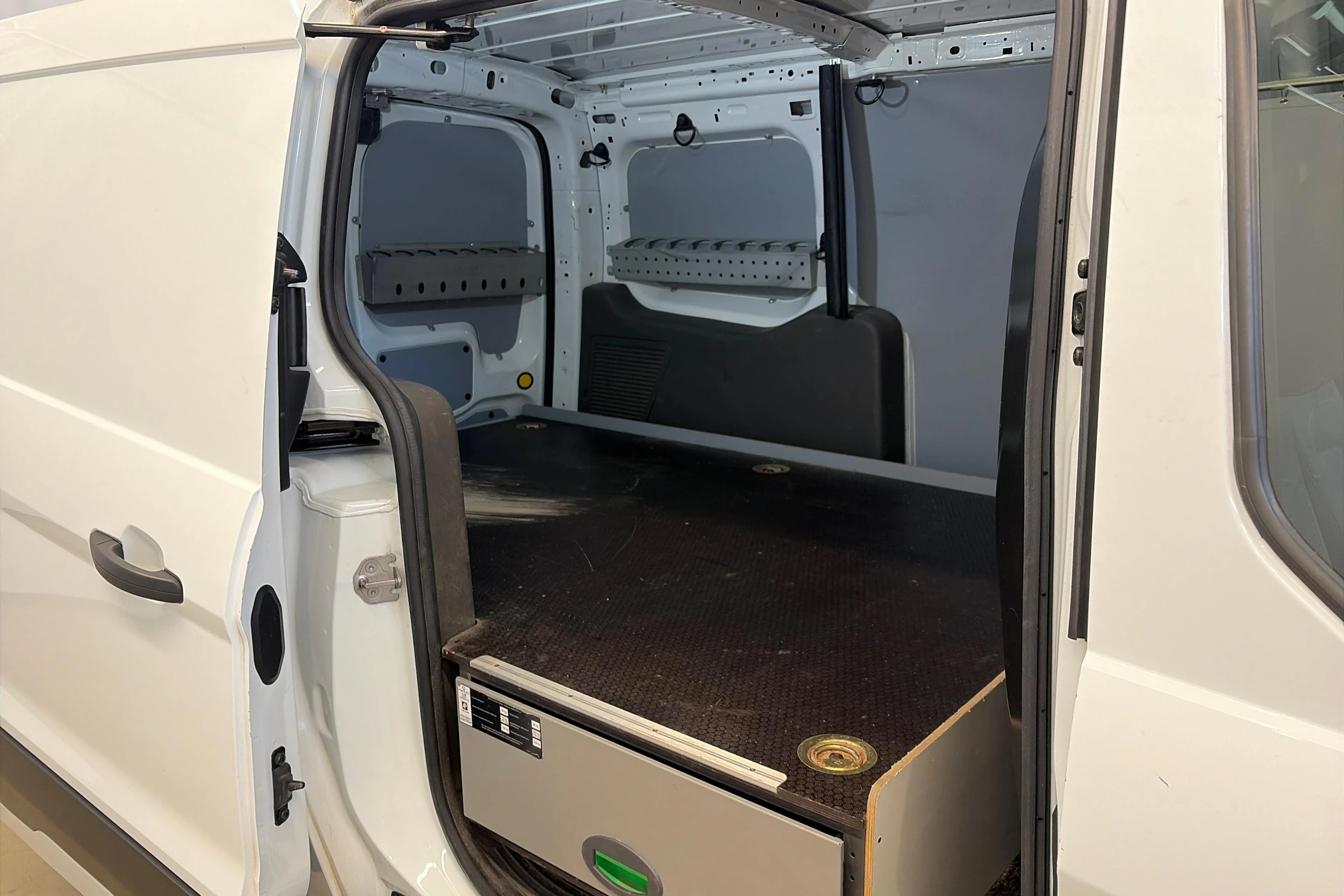 valkoinen Ford Transit Connect 2022 kuva 9.