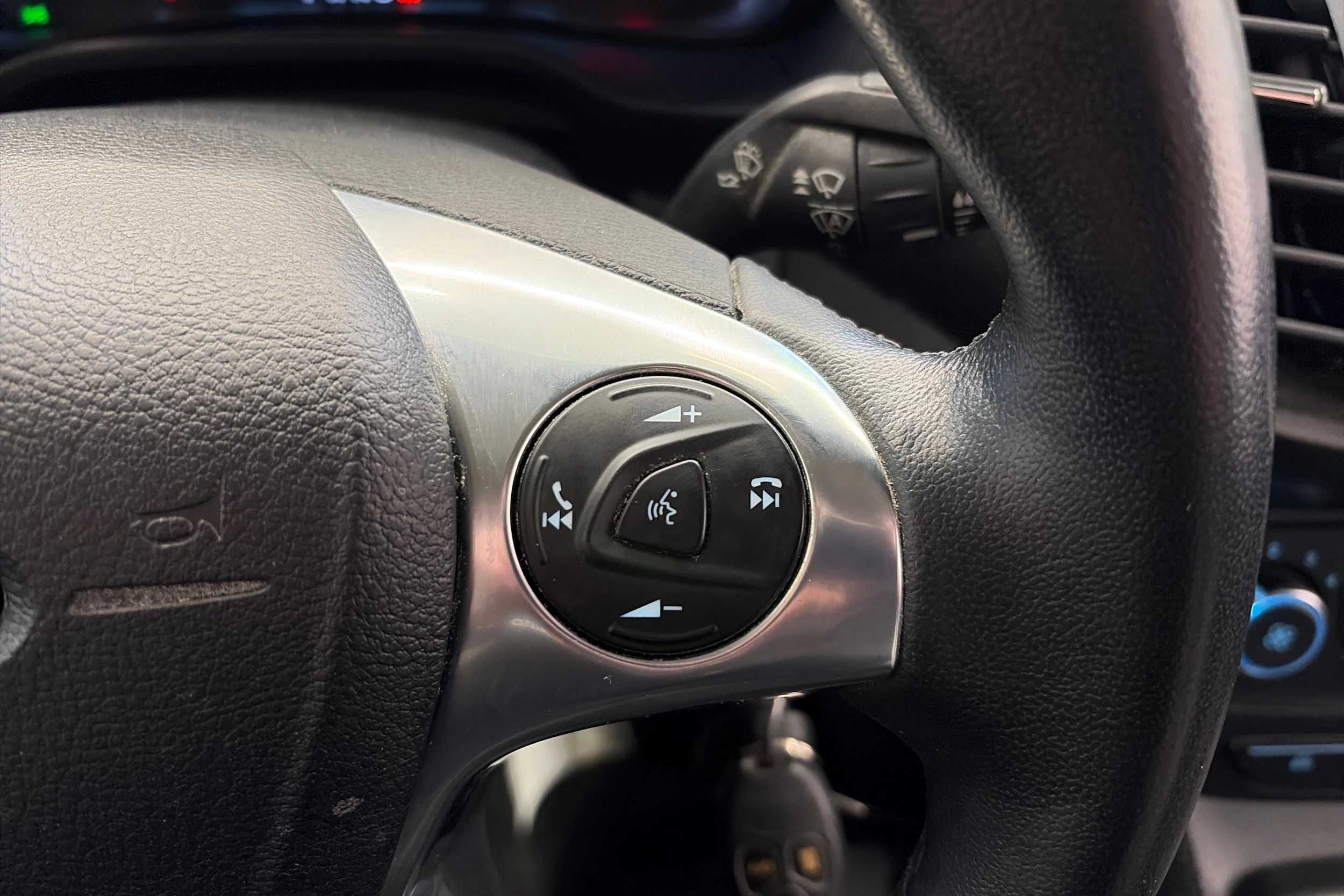 valkoinen Ford Transit Connect 2022 kuva 16.