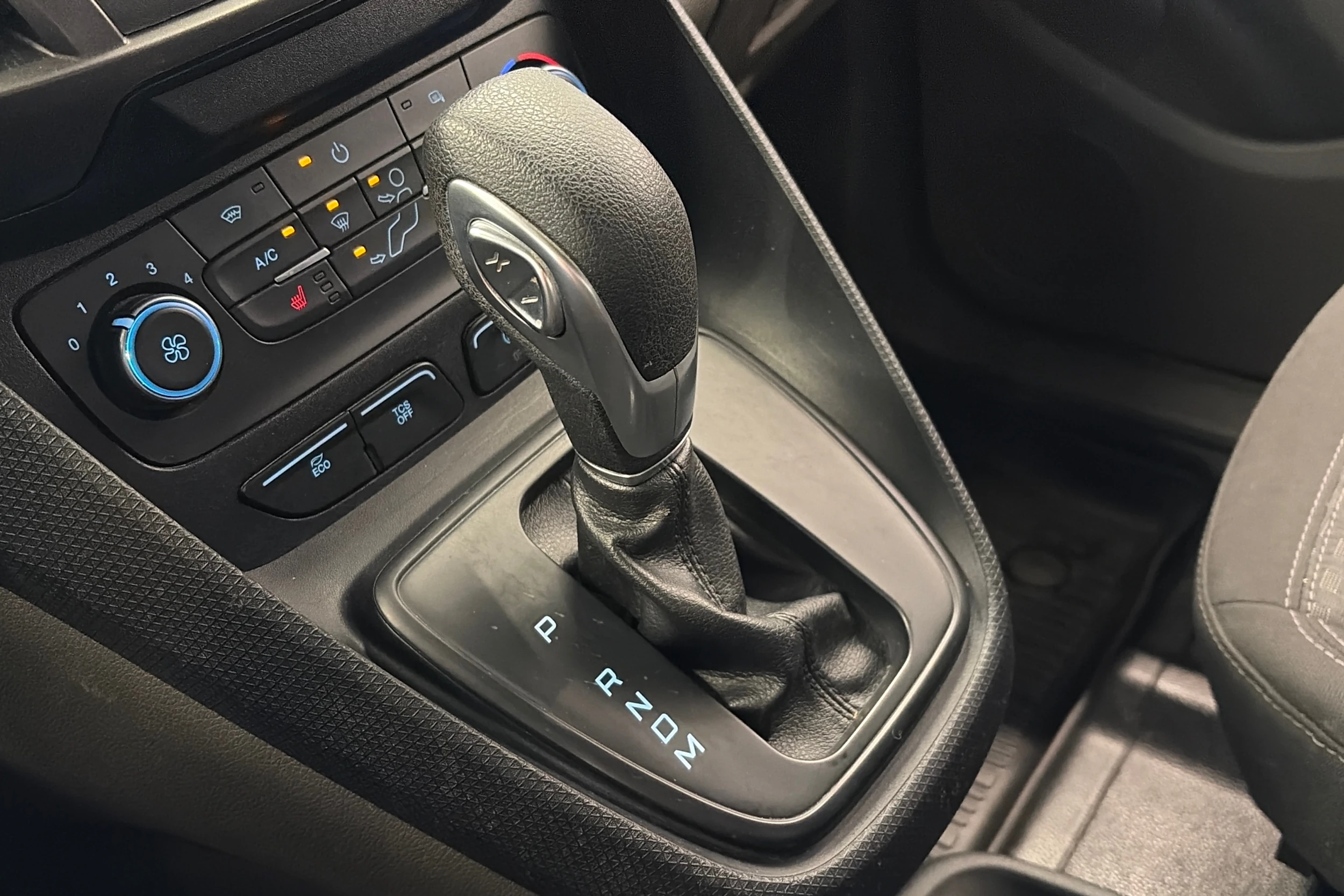 valkoinen Ford Transit Connect 2022 kuva 24.