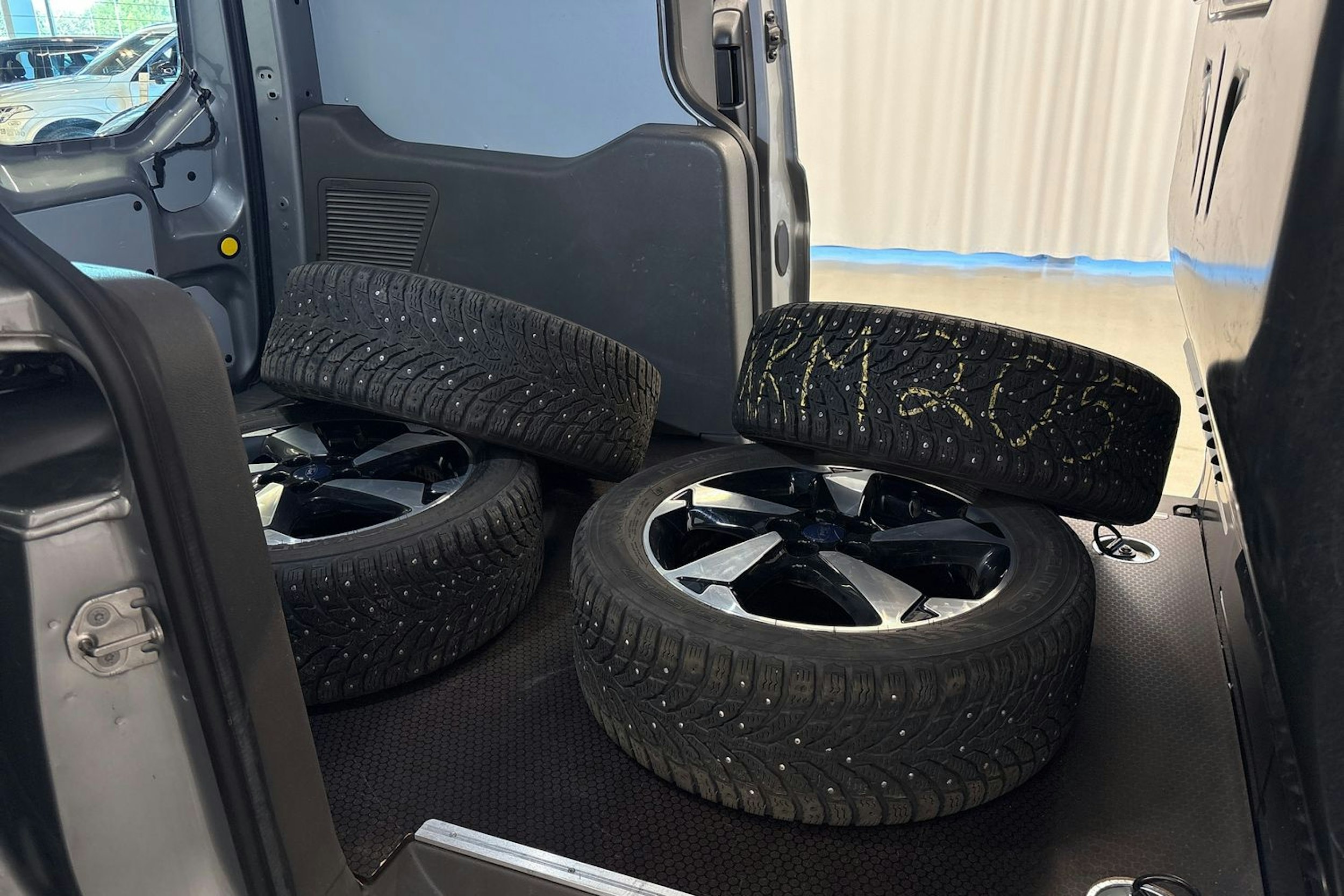 harmaa Ford Transit Connect 2022 kuva 27.
