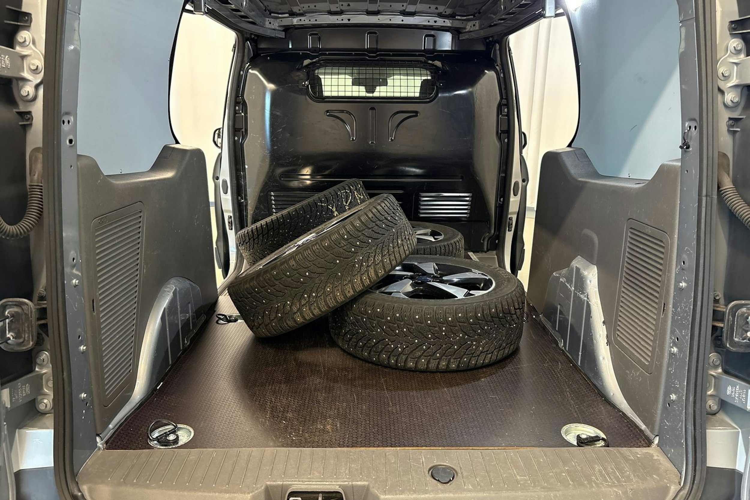harmaa Ford Transit Connect 2022 kuva 28.