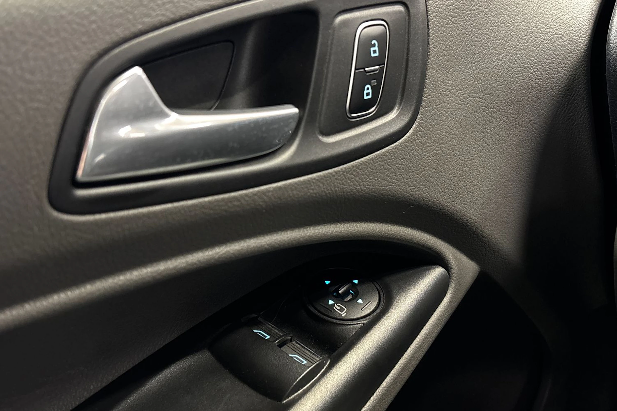 punainen Ford Transit Connect 2023 kuva 15.