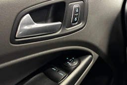 punainen Ford Transit Connect 2023 kuva 15.