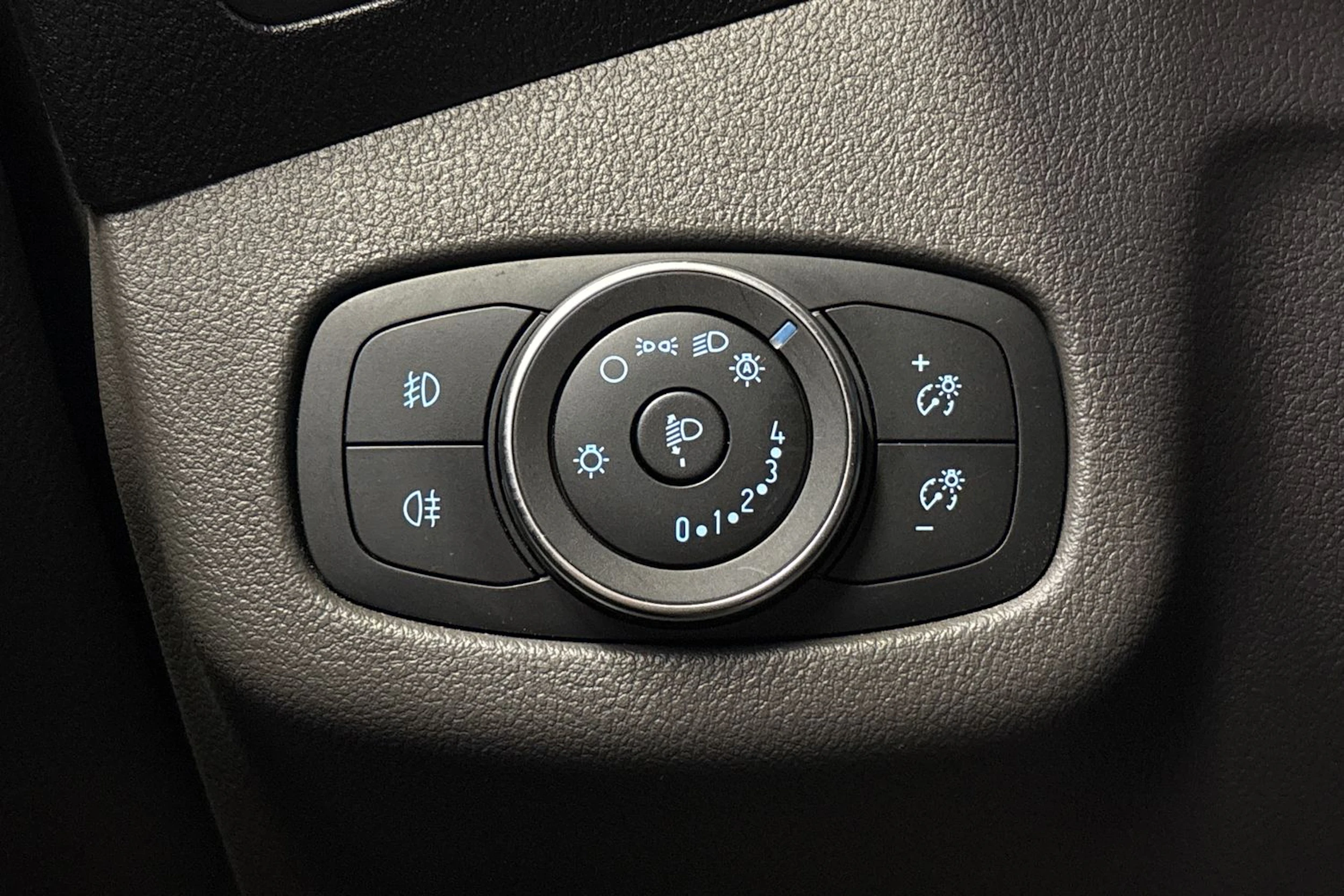 punainen Ford Transit Connect 2023 kuva 16.