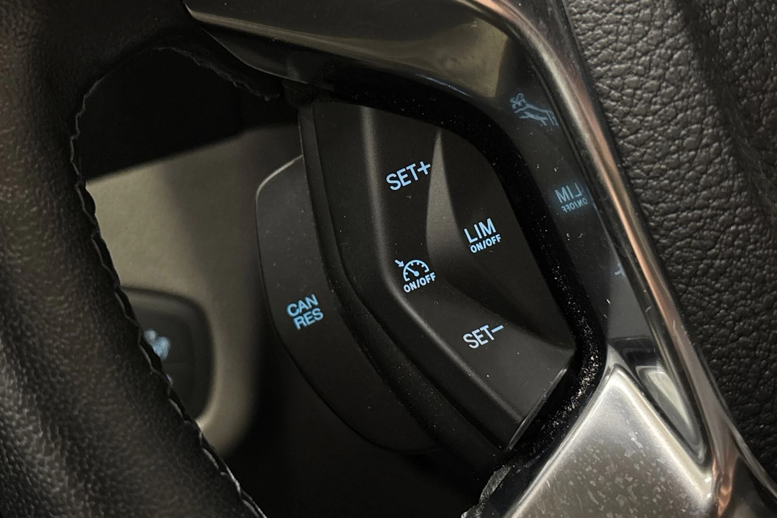 punainen Ford Transit Connect 2023 kuva 17.