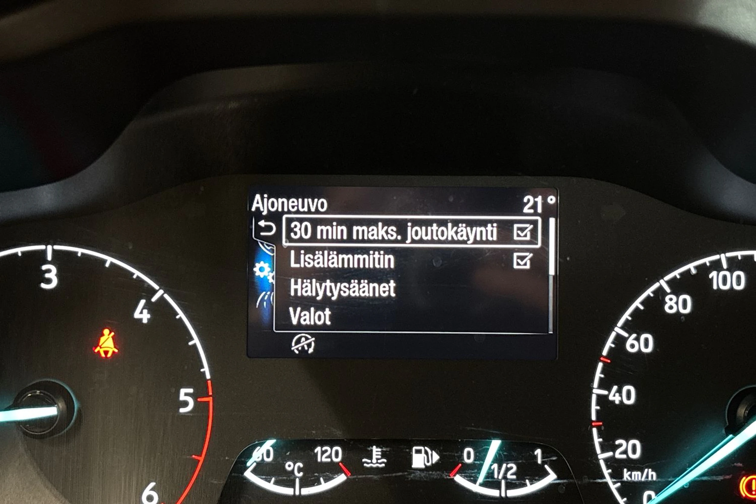 punainen Ford Transit Connect 2023 kuva 20.