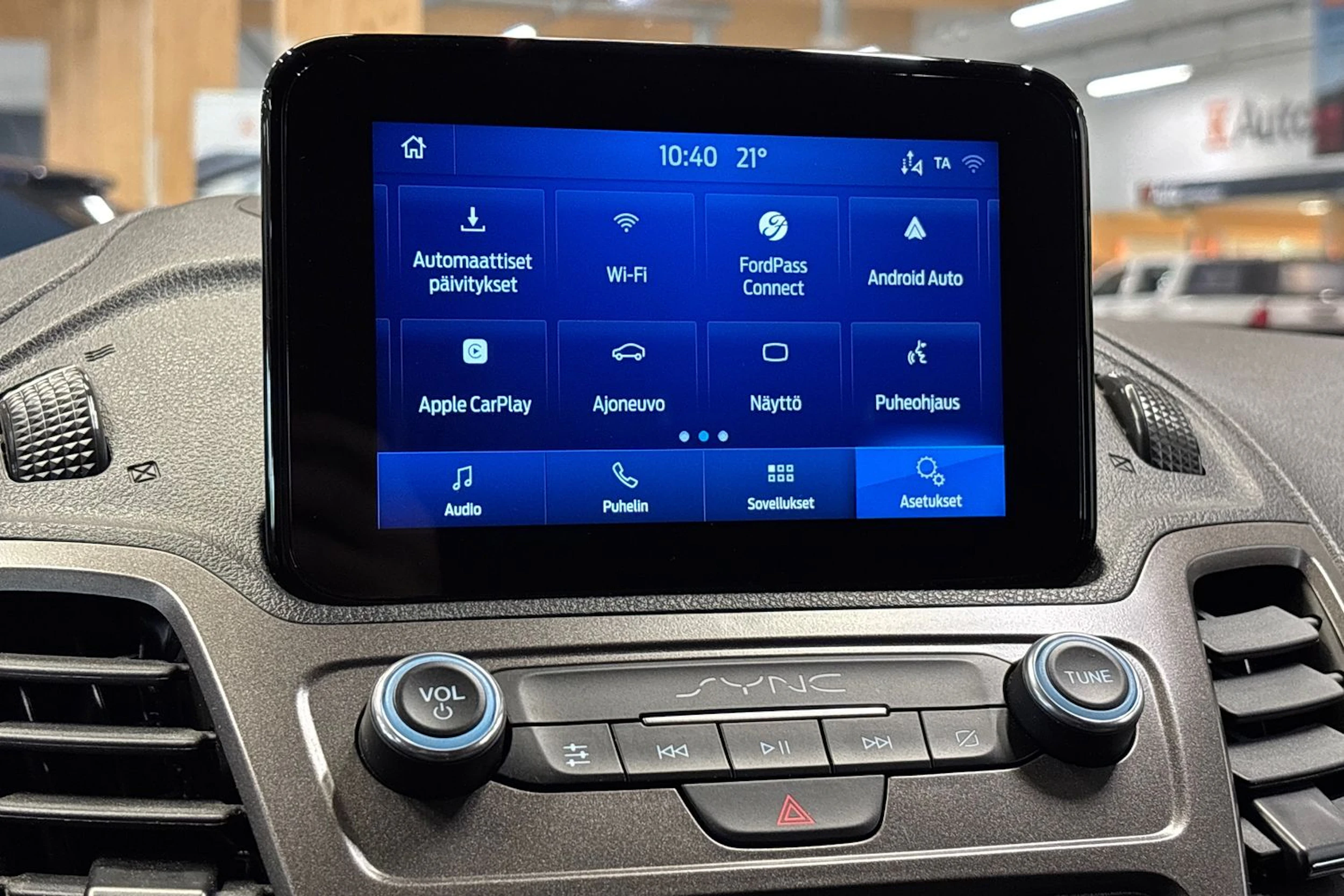 punainen Ford Transit Connect 2023 kuva 22.