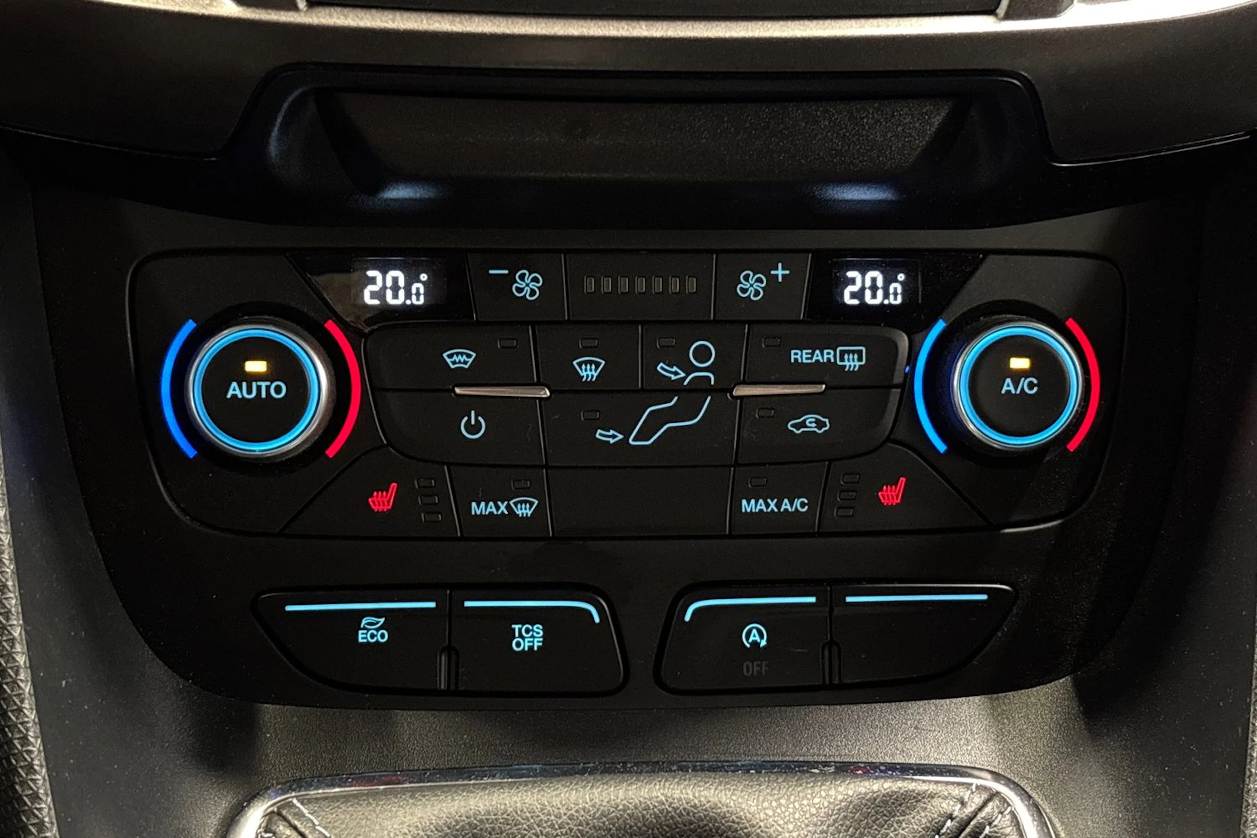 punainen Ford Transit Connect 2023 kuva 23.