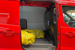 punainen Ford Transit Connect 2023 kuva 26.