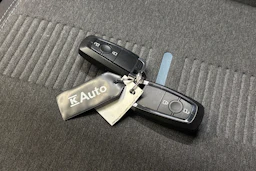 punainen Ford Transit Connect 2023 kuva 29.