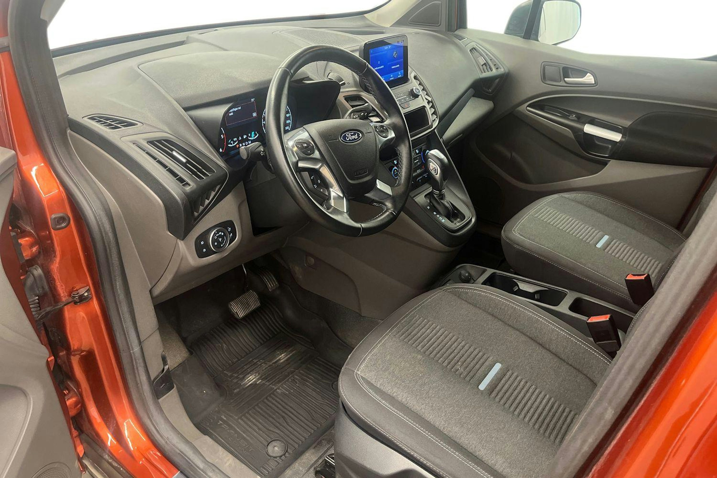 punainen Ford Transit Connect 2023 kuva 7.