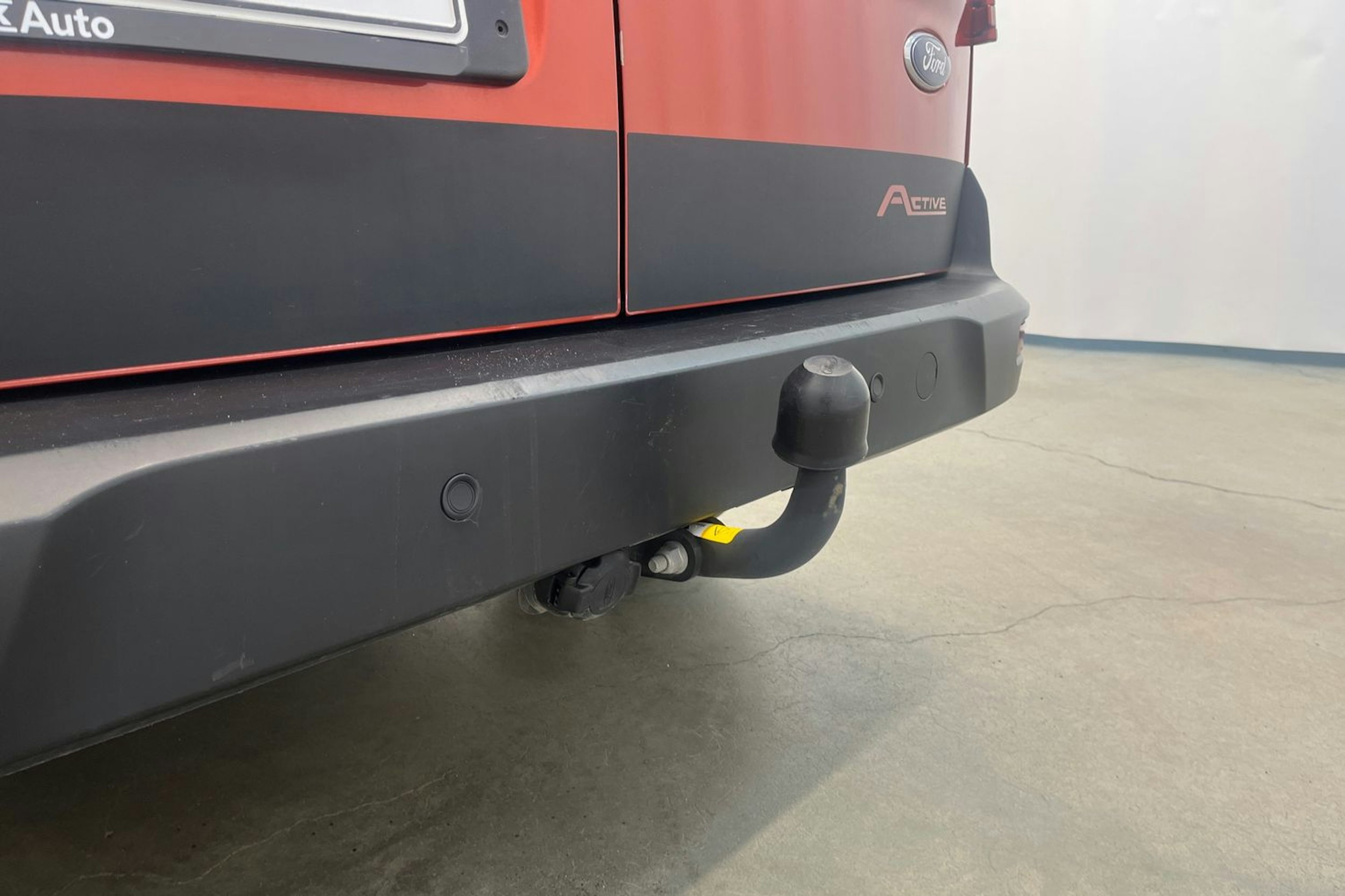 punainen Ford Transit Connect 2023 kuva 13.