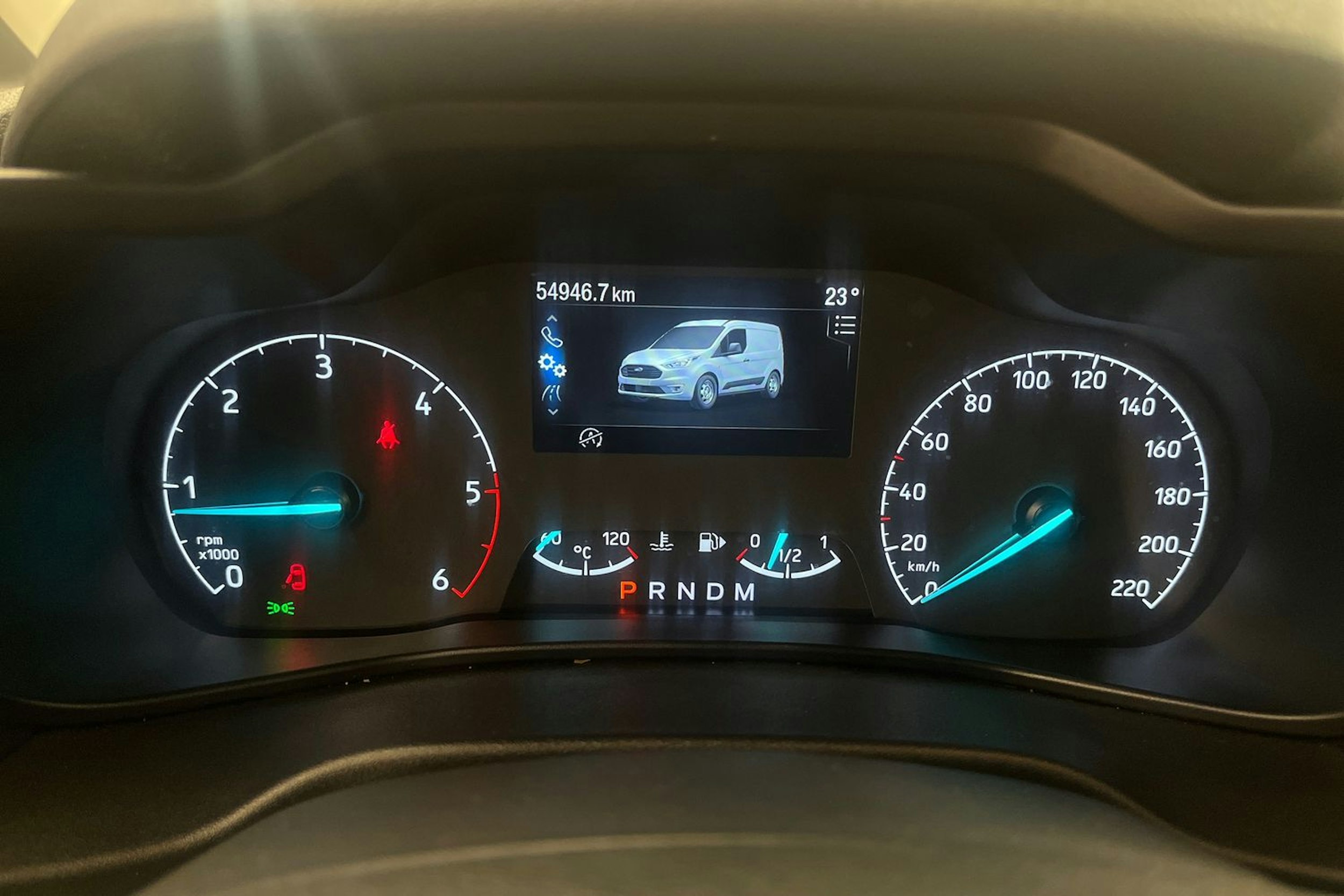 punainen Ford Transit Connect 2023 kuva 19.