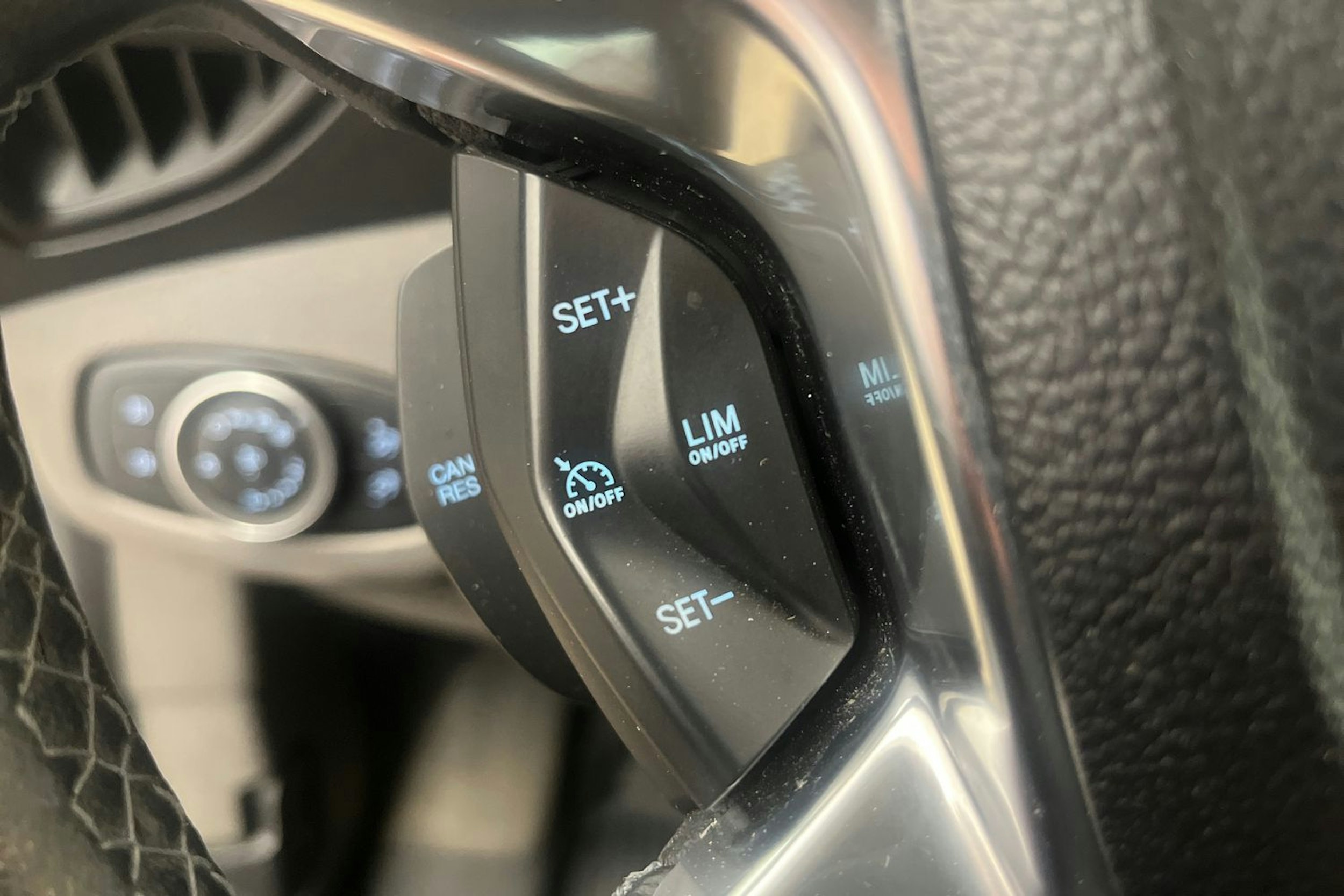 punainen Ford Transit Connect 2023 kuva 20.