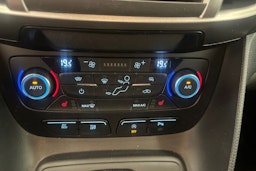 punainen Ford Transit Connect 2023 kuva 22.