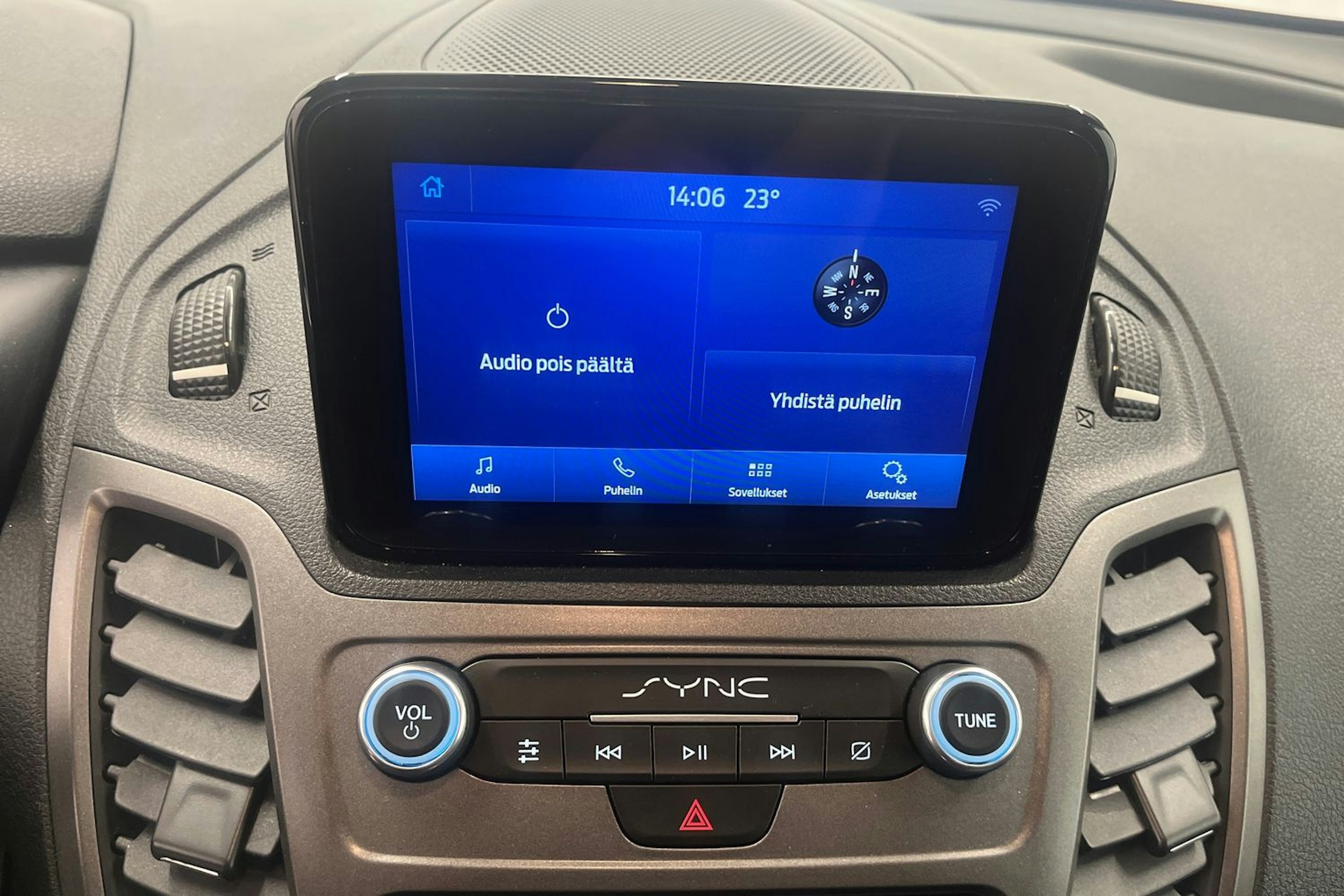 punainen Ford Transit Connect 2023 kuva 23.