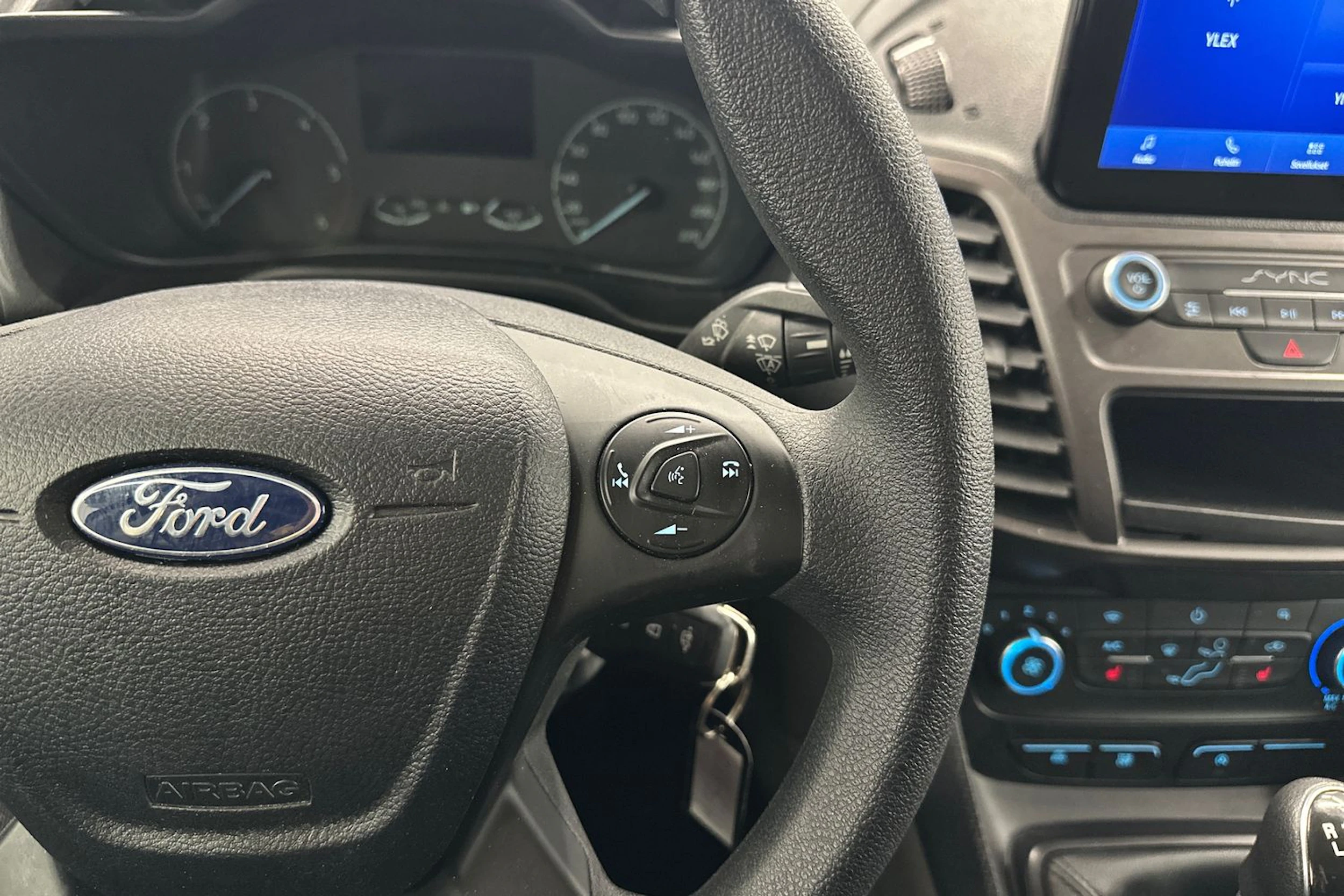 valkoinen Ford Transit Connect 2025 kuva 12.