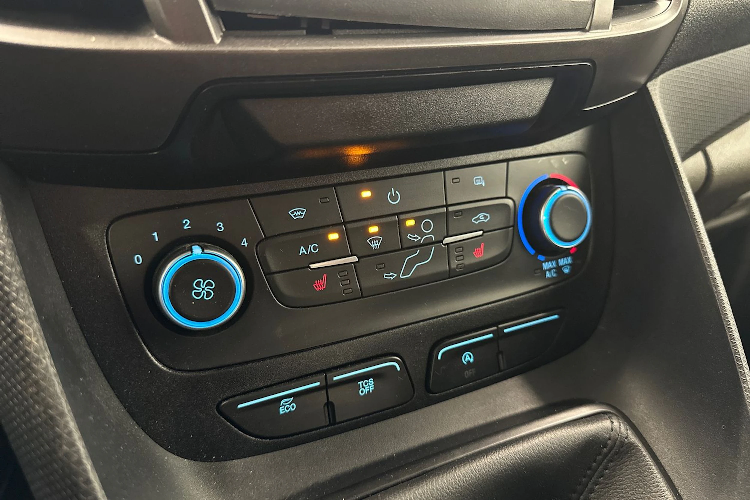 valkoinen Ford Transit Connect 2025 kuva 15.