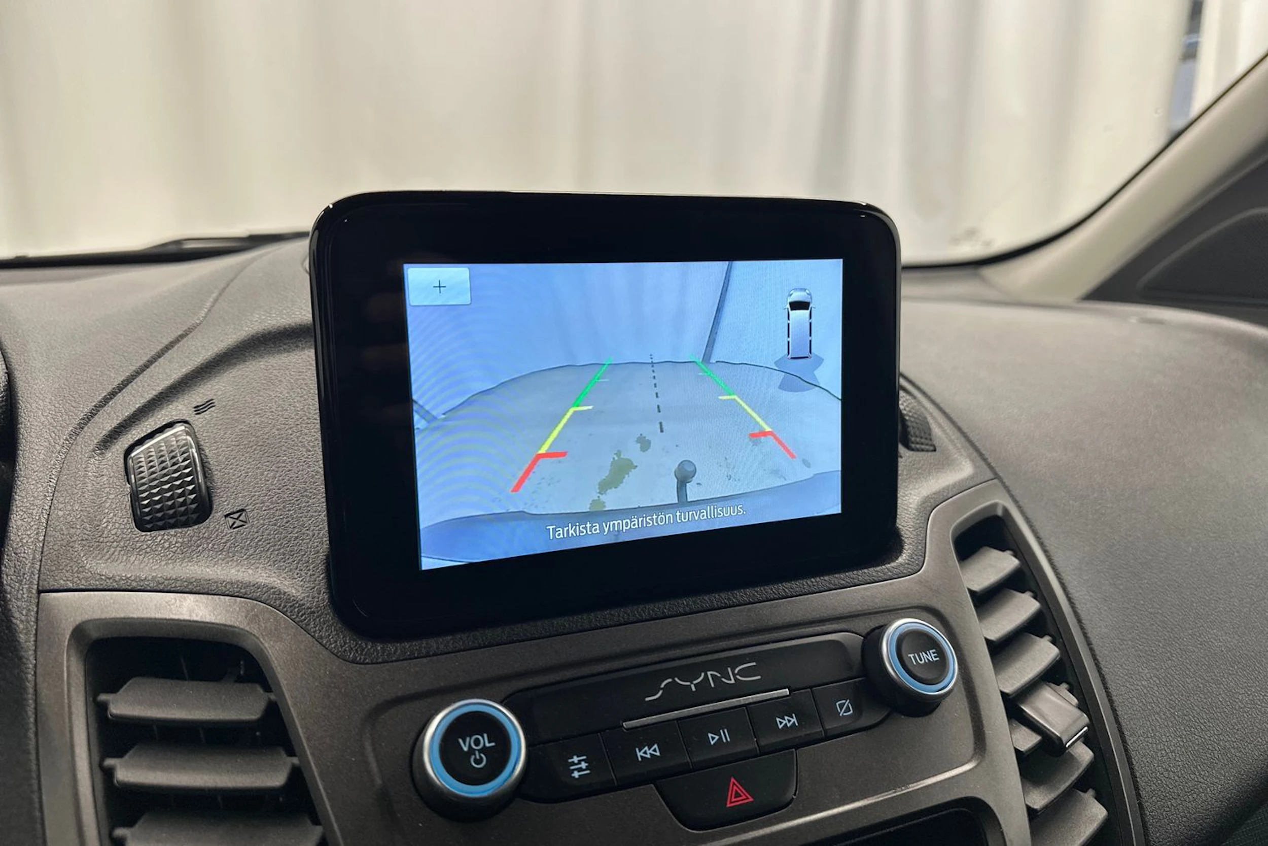 valkoinen Ford Transit Connect 2025 kuva 16.