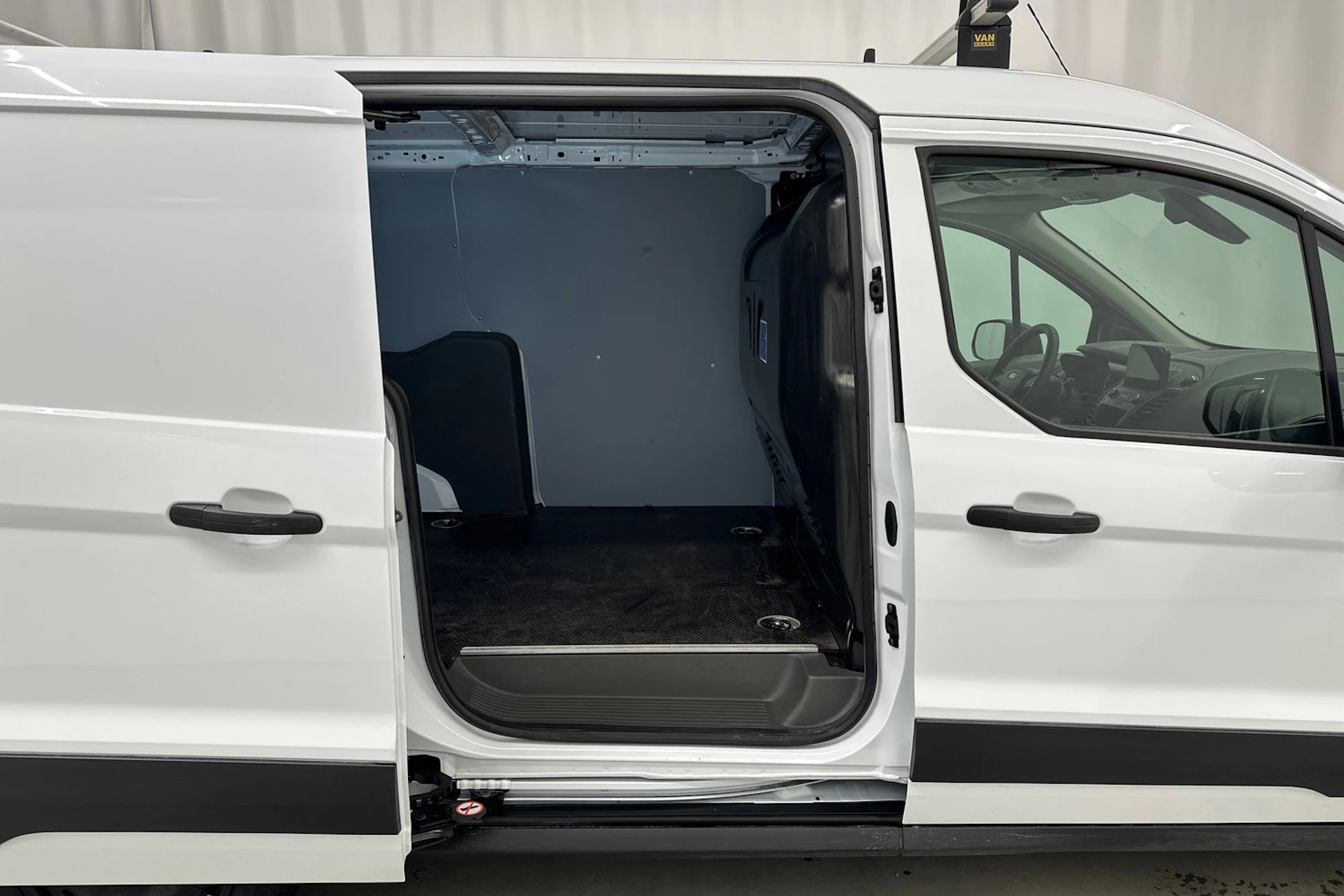 valkoinen Ford Transit Connect 2025 kuva 19.