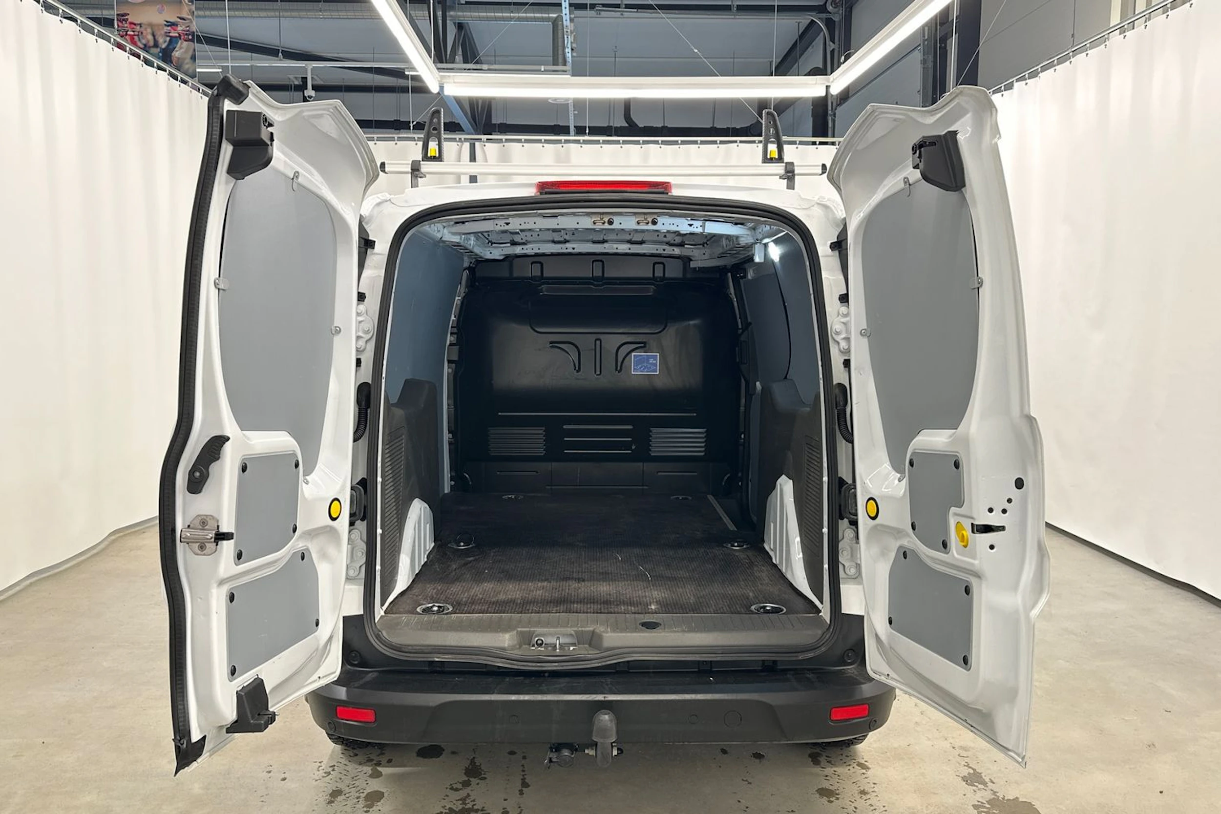 valkoinen Ford Transit Connect 2025 kuva 20.
