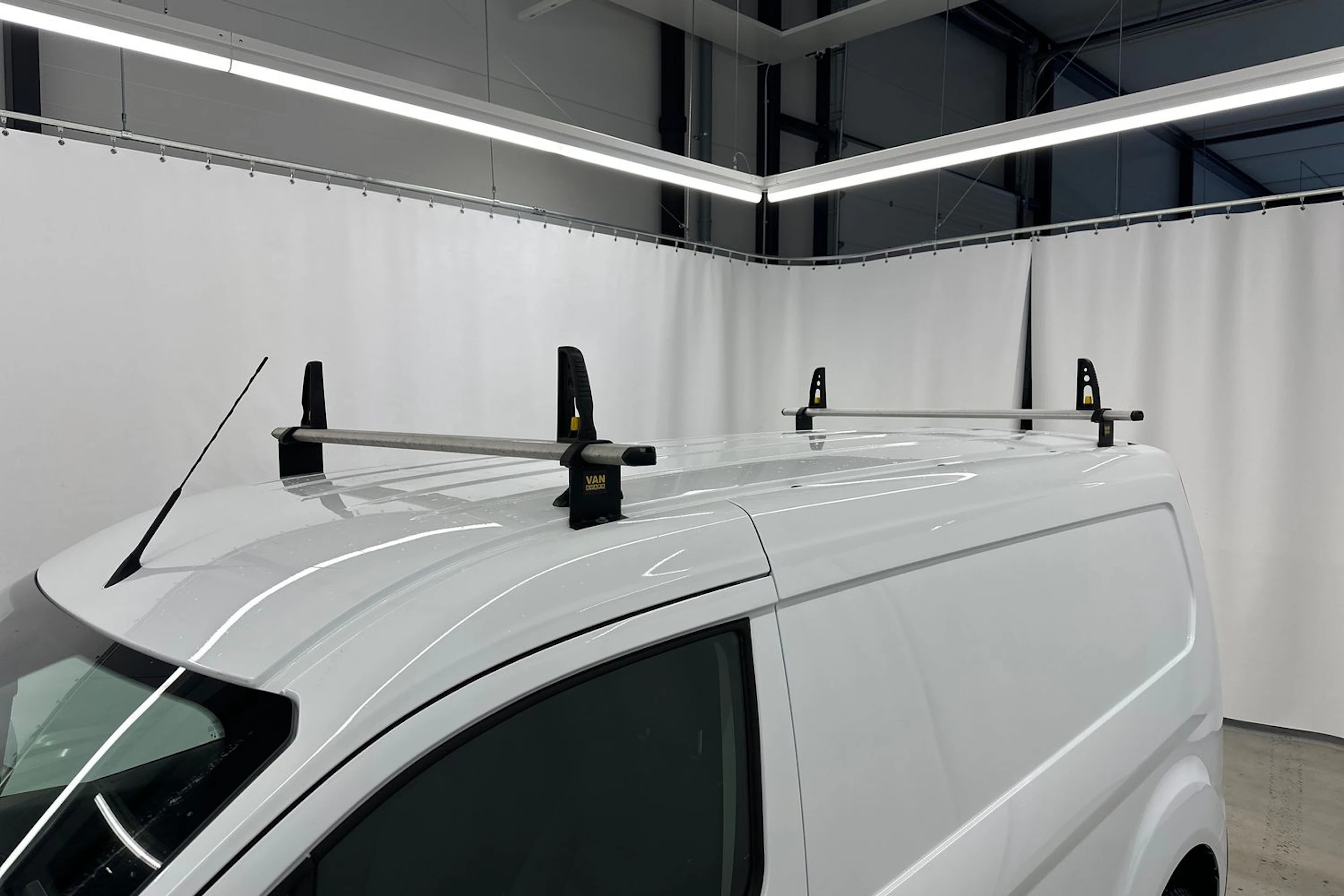 valkoinen Ford Transit Connect 2025 kuva 21.