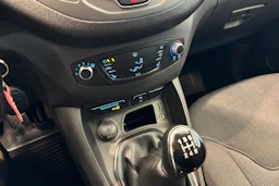 Punainen Ford Transit Courier 2015 kuva 18.