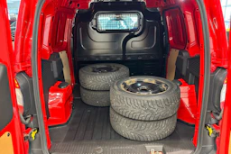 Punainen Ford Transit Courier 2015 kuva 20.
