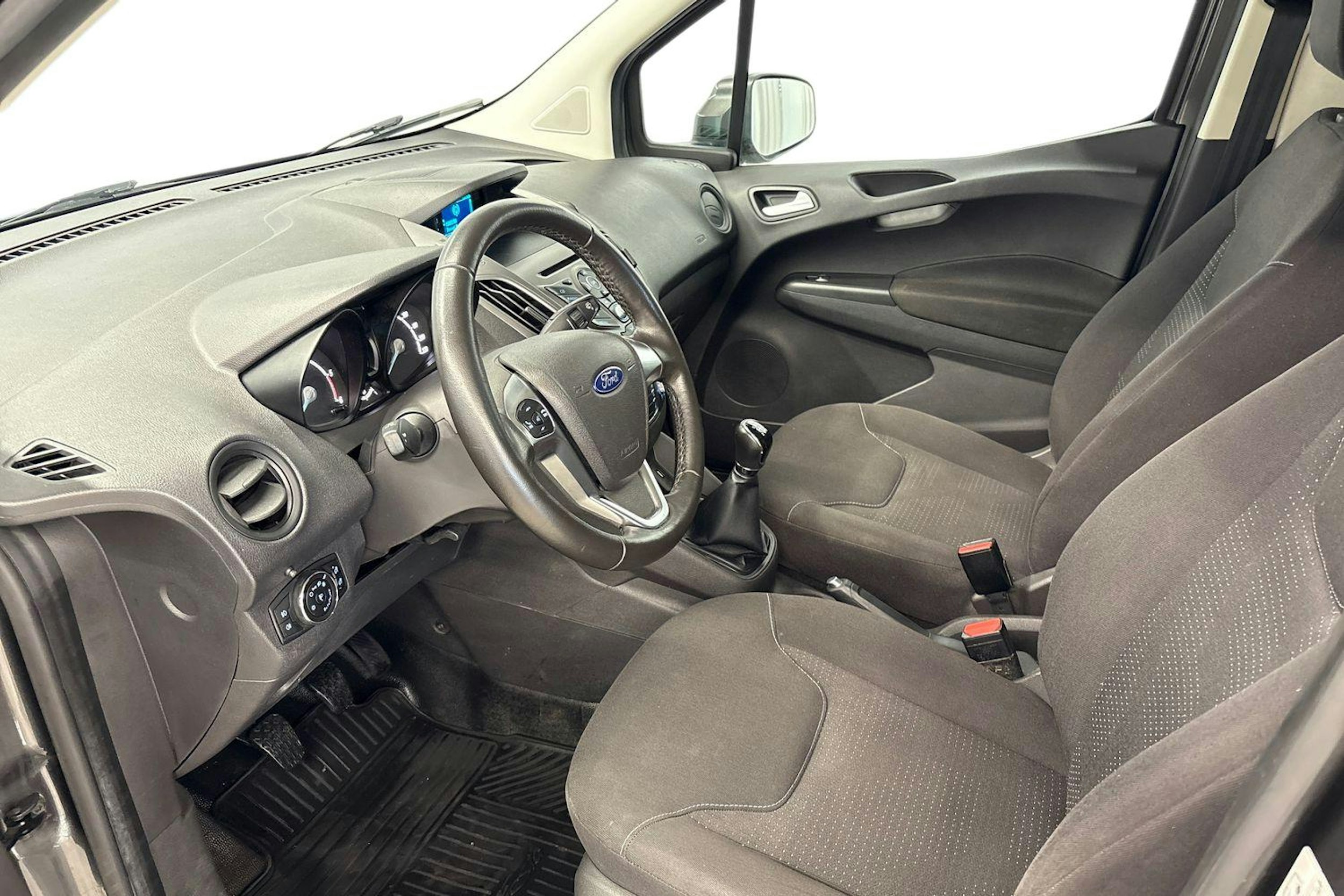 harmaa Ford Transit Courier 2017 kuva 7.