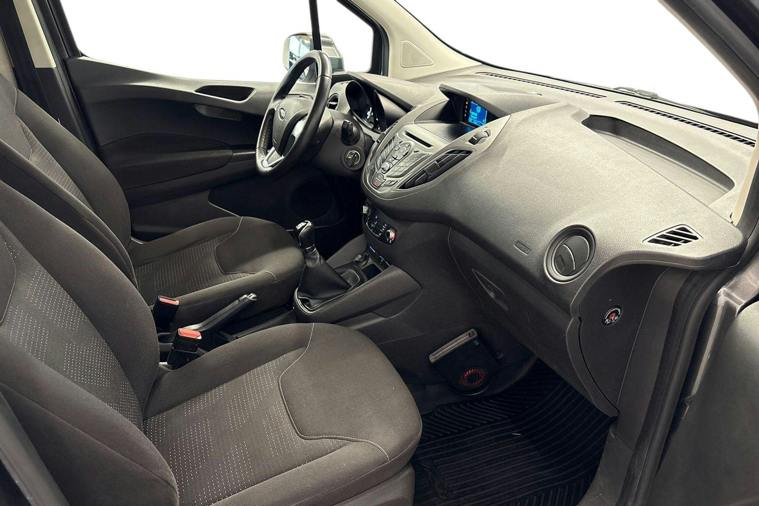 harmaa Ford Transit Courier 2017 kuva 9.