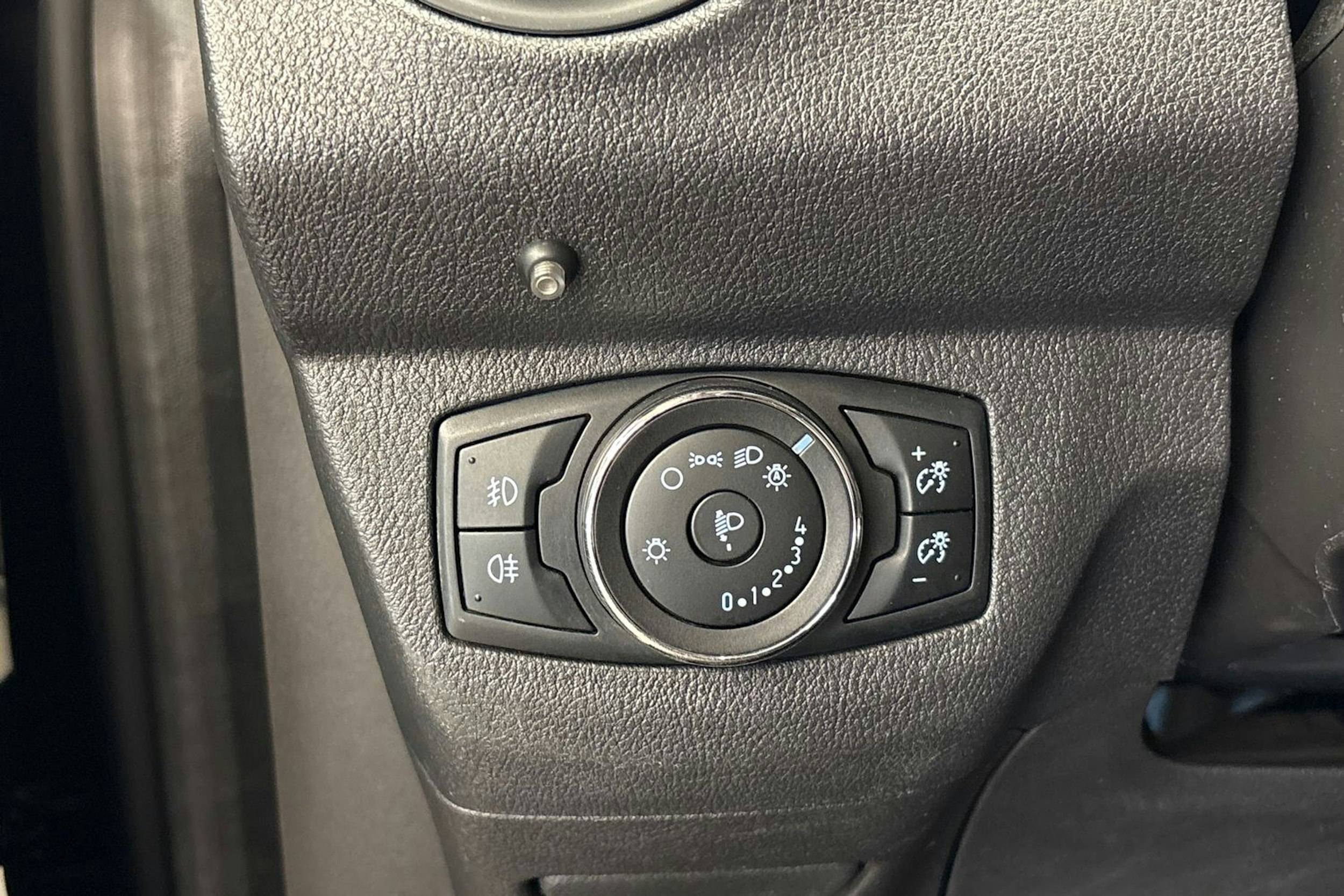 harmaa Ford Transit Courier 2017 kuva 16.